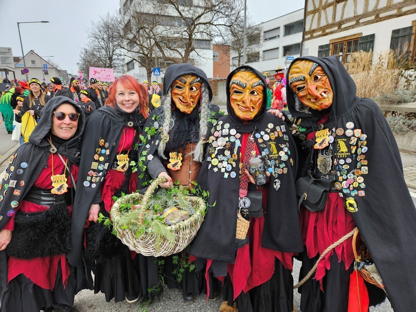 Ruggi, Ruggi, Hooo! Die Leiblacher Fetzahexa aus Hörbranz sind seit stolzen 60 Jahren als friedliche Hexengruppe im Fasching unterwegs.