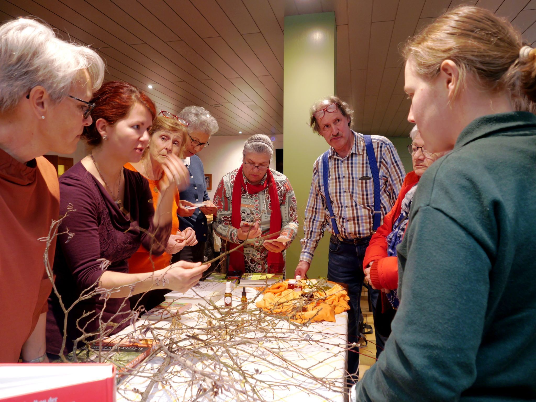 Nach dem Vortrag entwickelte sich eine lebhafte Fragerunde rund um Anwendung und Wirkung der Knospenpräparate.