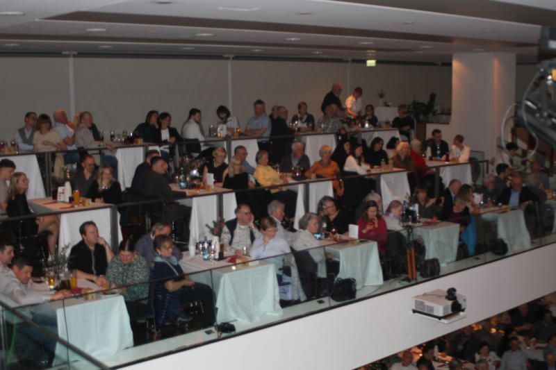 Ausverkauft zweimal war die lebendige Faschingszeitung.