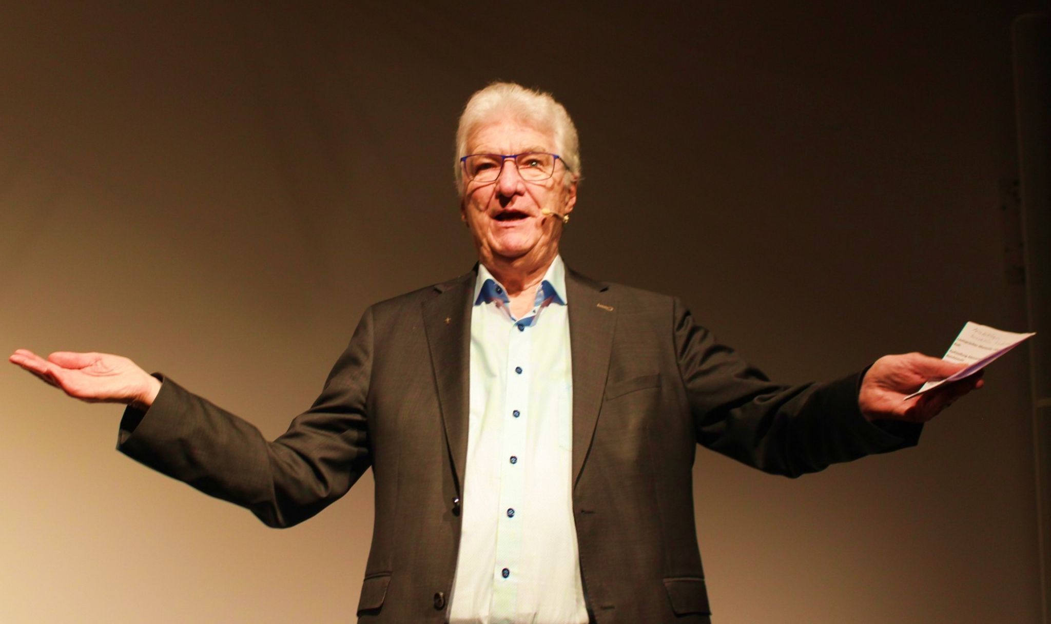 Rudl Bischof: „Der Herr sei mit euch“ – in Amerlügen antwortete darauf vor vielen Jahren auch eine Kuh, die neugierig in die Kapelle äugte, mit einem herzhaften „Muh . . .!“