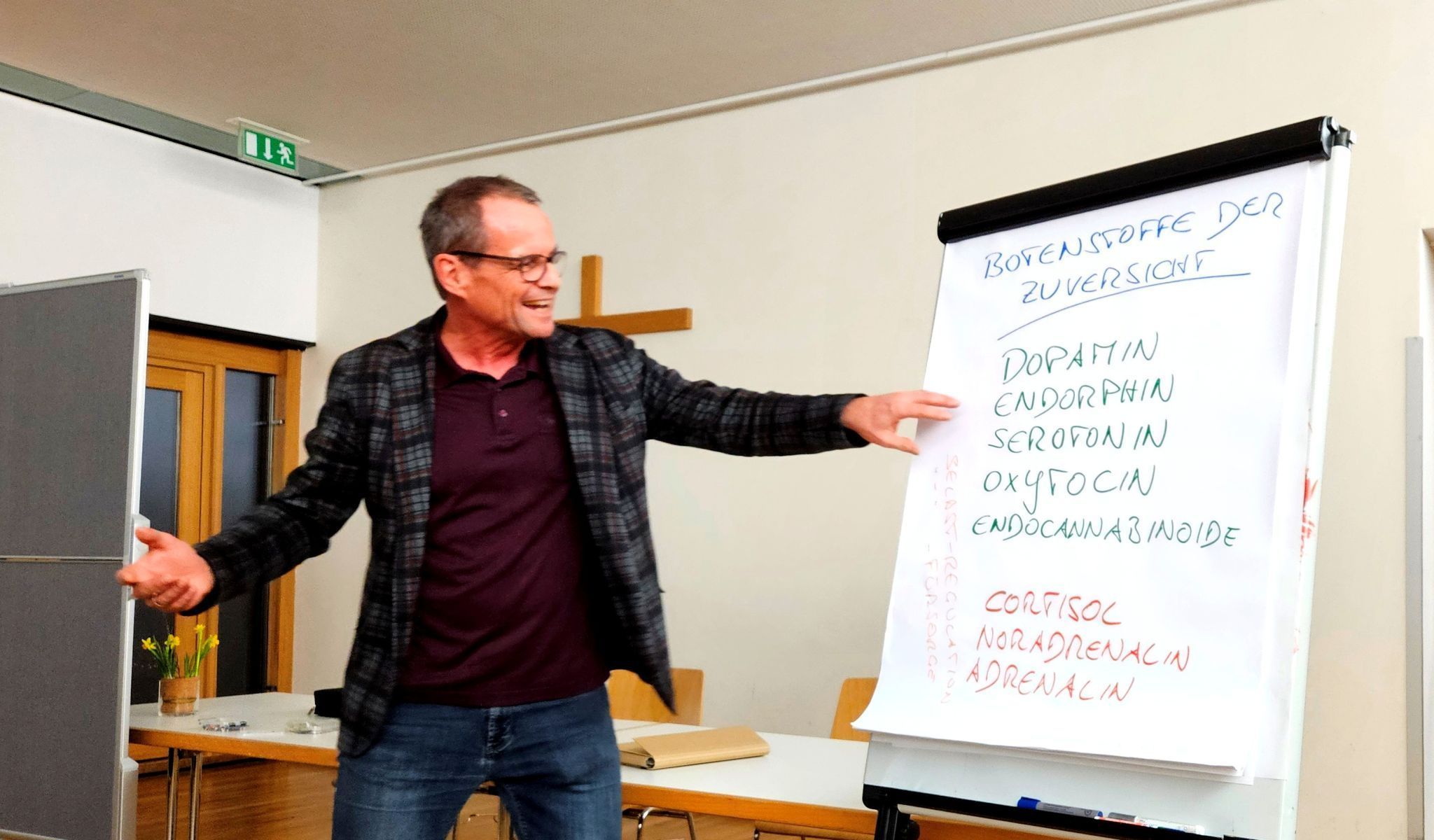 Viel Applaus erhielt Gastreferent Psychotherapeut Bertram Strolz für seinen sehr unterhaltsamen Vortrag zum Thema „Trotz:dem – über die Kraft der Zuversicht in herausfordernden Zeiten“.