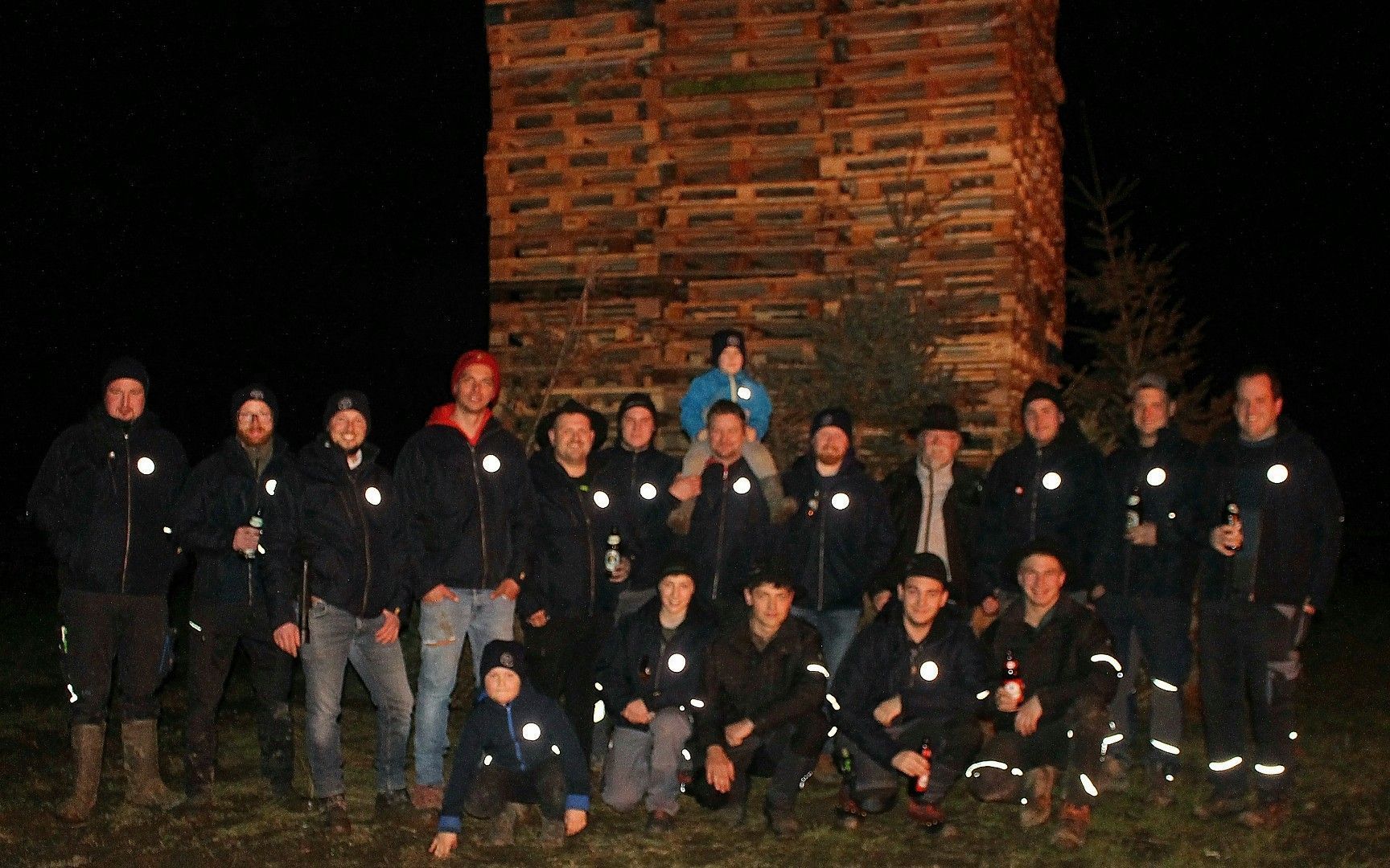 Vor dem Anzünden noch schnell ein Erinnerungsfoto an den Funken 2026.