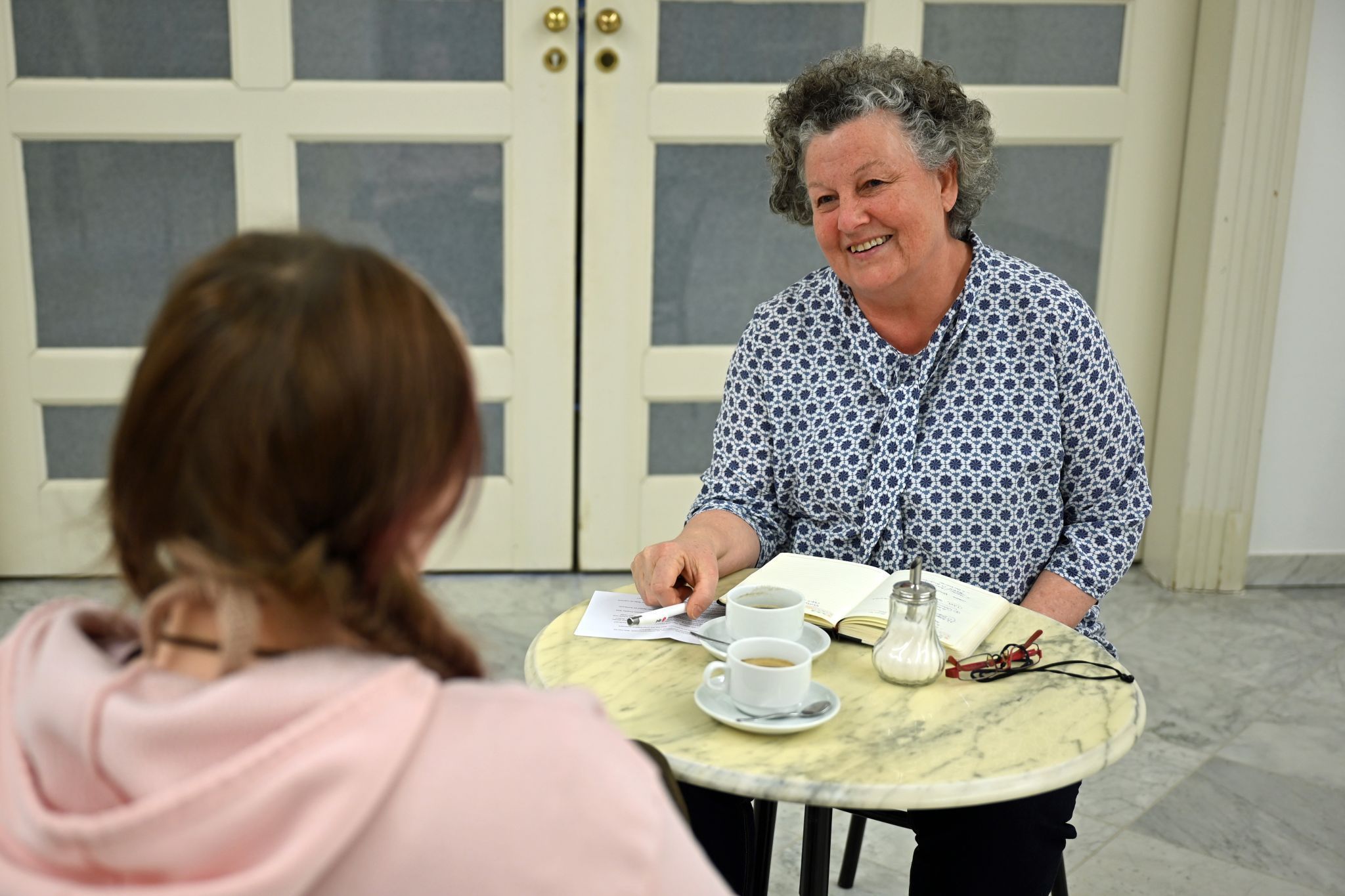 Mit Herz, Haltung und Humor: Silke Gerer gibt ihre Erfahrung als Pädagogin nun als Unterrichtscoach weiter.