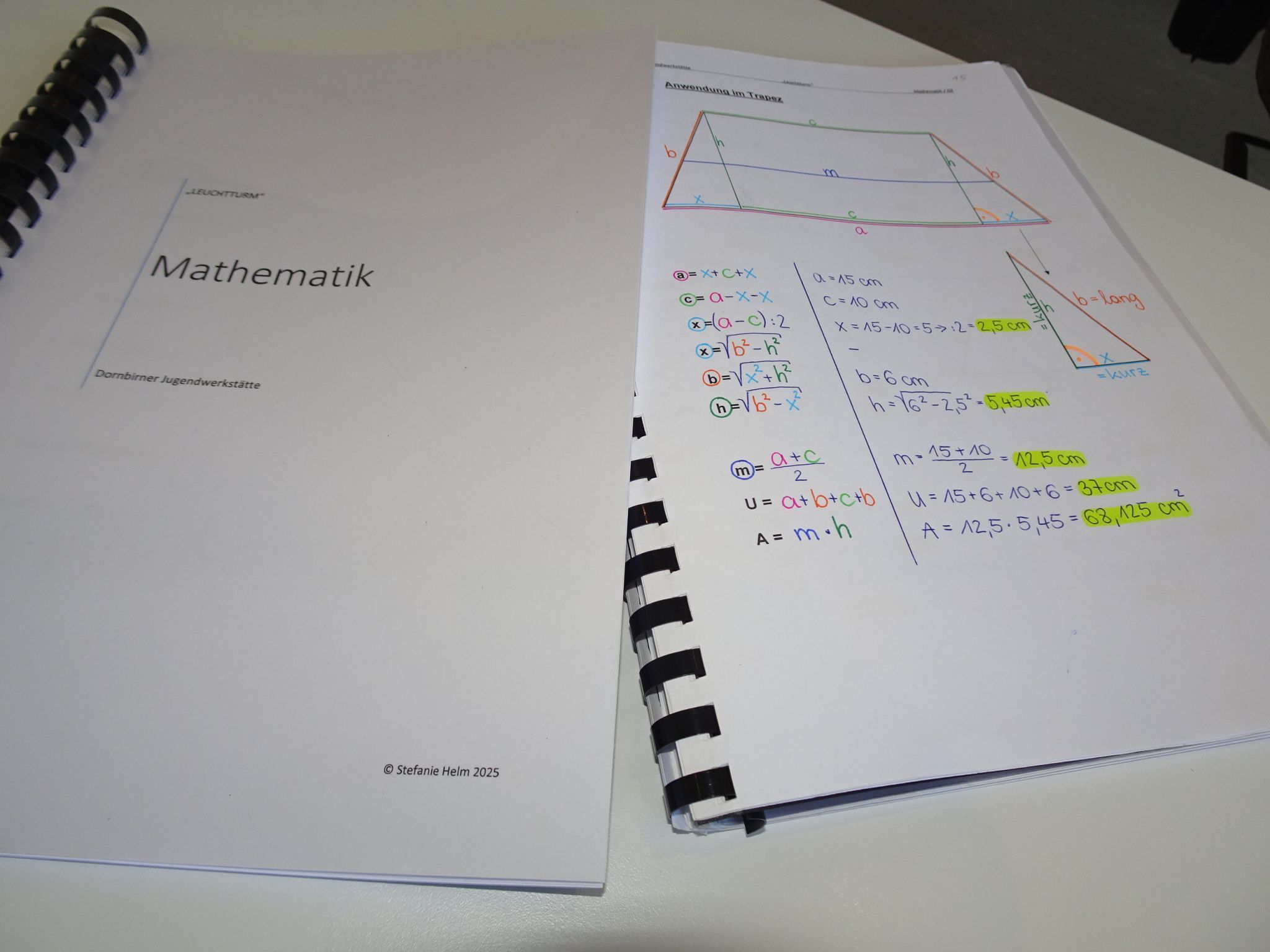 Die engagierte Lehrerin setzt auf selbstgemachtes Schulmaterial.