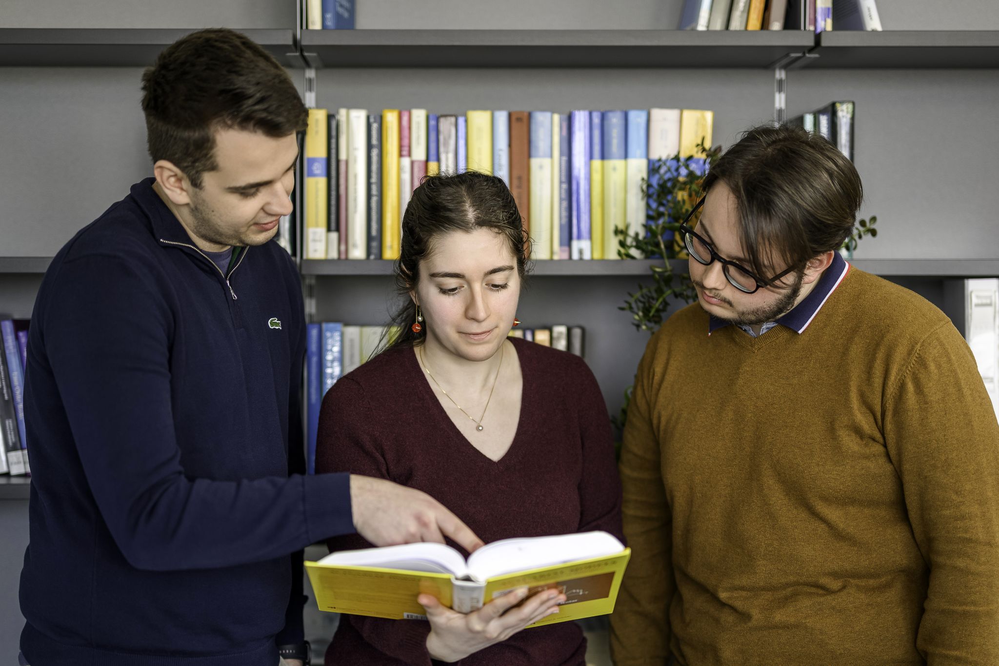 Mit dem Studium der Finanz- und Wirtschaftsmathematik an der TU Wien hat Julian Jenny (links) für sich den passenden Weg gefunden. @ Matthias Heisler