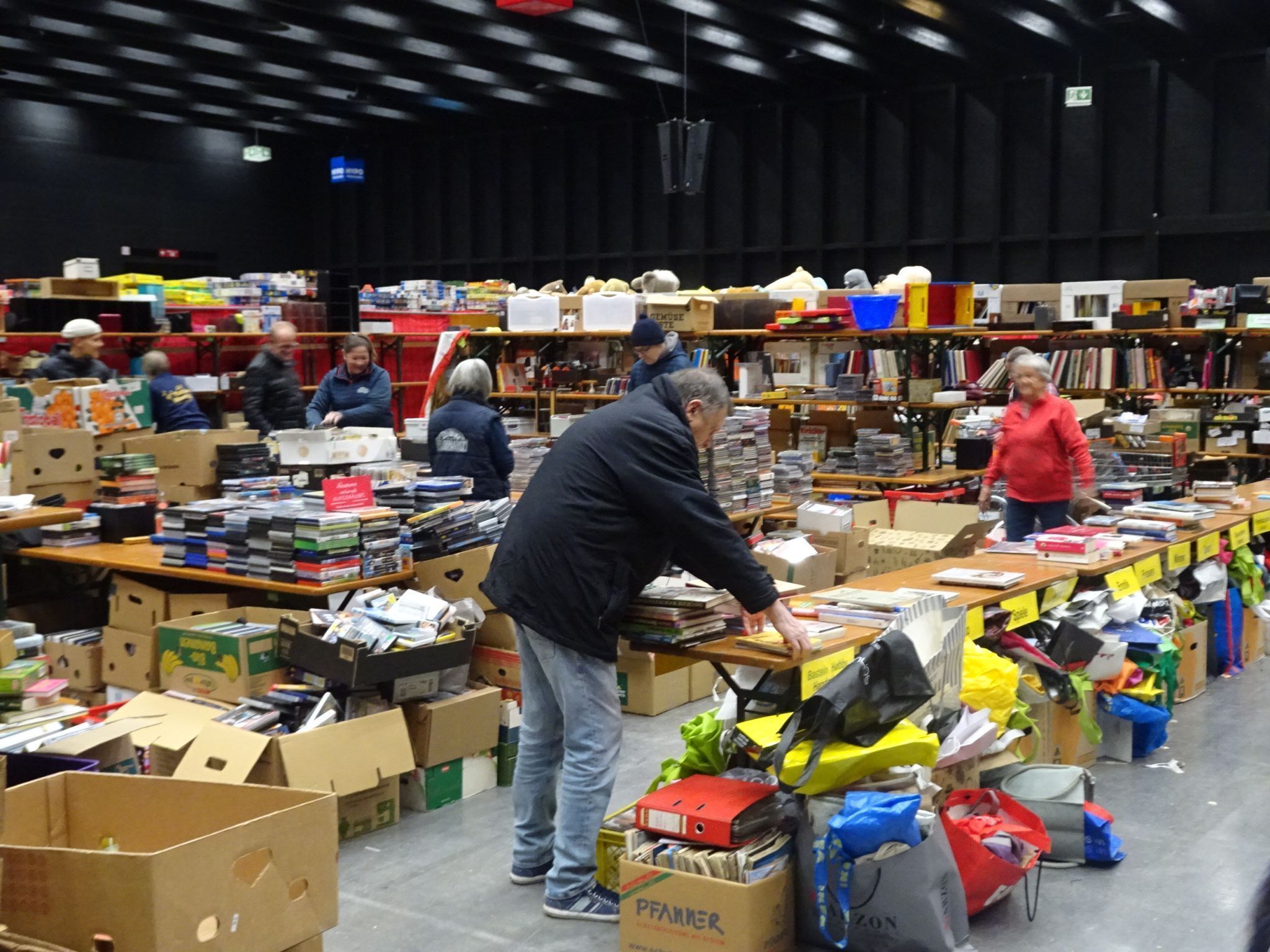 Hinter dem Flohmarkt-Team liegen wieder unzählige Stunden an ehrenamtlicher Arbeit. 