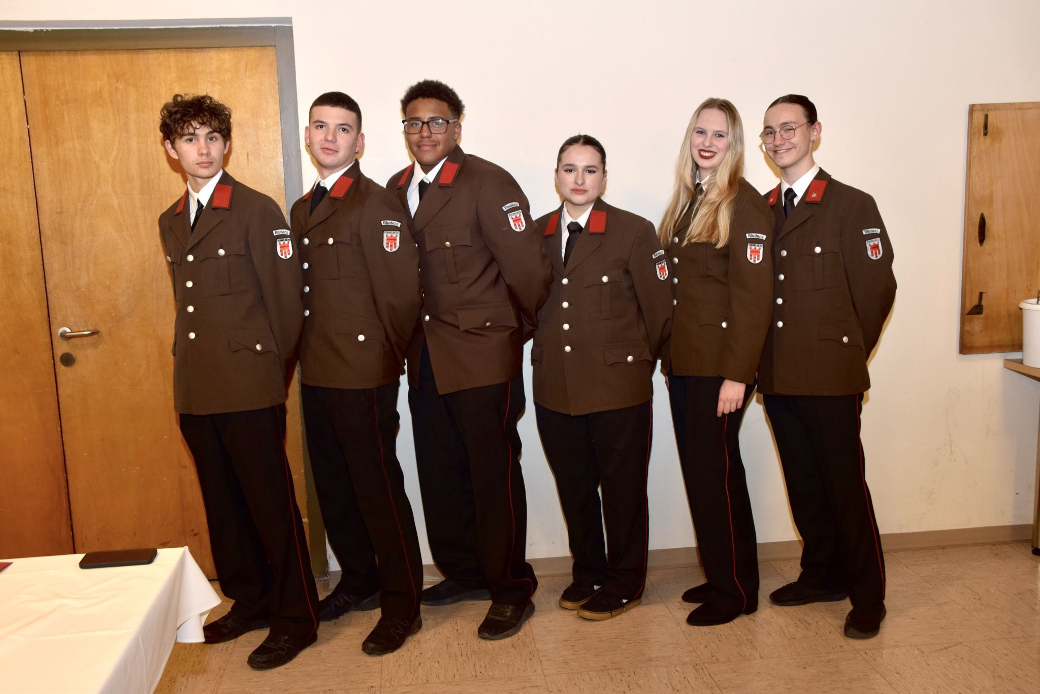 Die neu angelobten Mitglieder der Feuerwehr Bludenz: Jonas Fertschnig, Egon Schobel, Michael Schelling, Nejla Budimlic, Angelina Steinhauser und Oliver Radulovic.