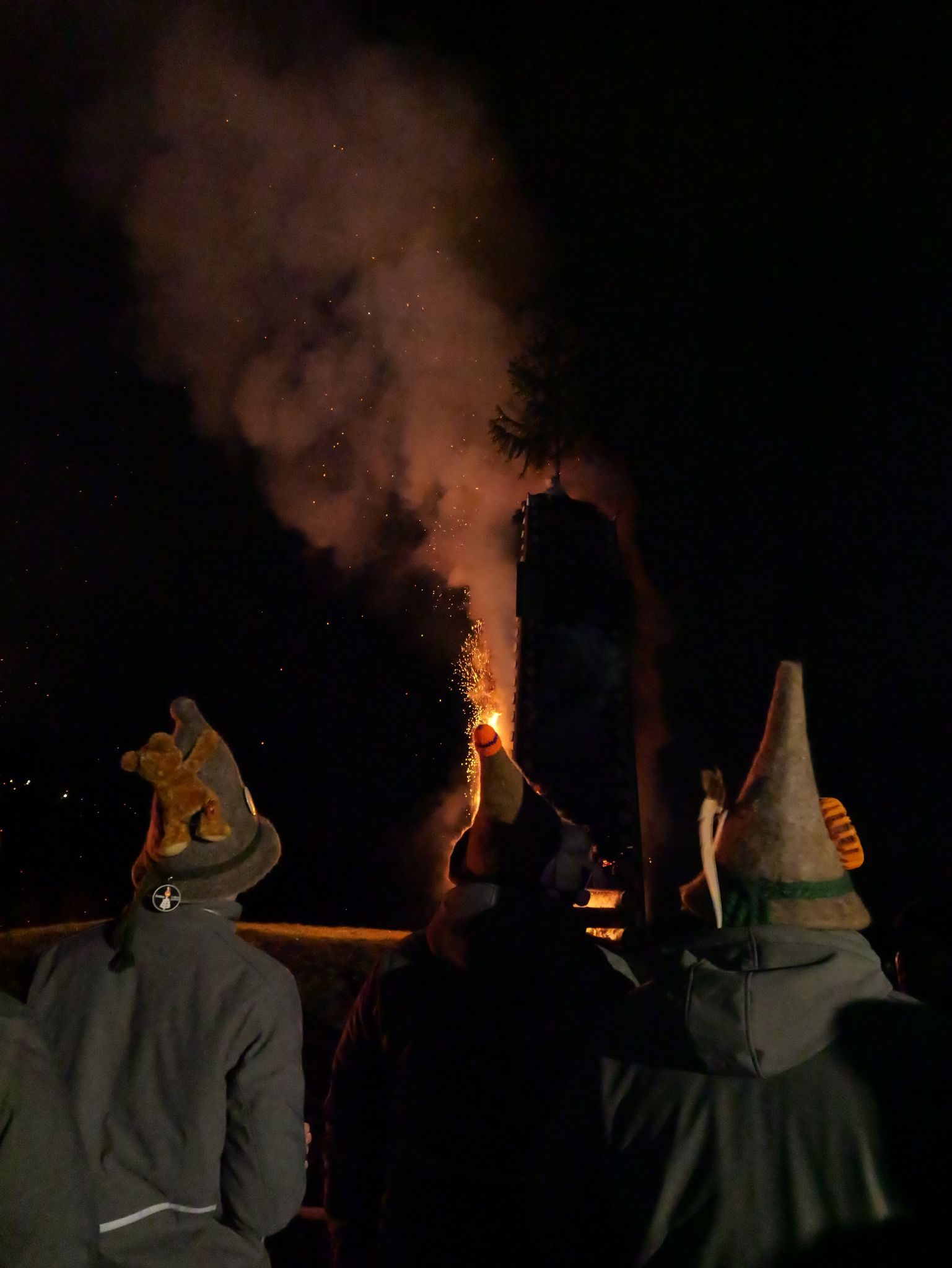 Gelebter Zusammenhalt: Auch Mitglieder benachbarter Funkenzünfte wohnten dem Jubiläumsfunken bei.