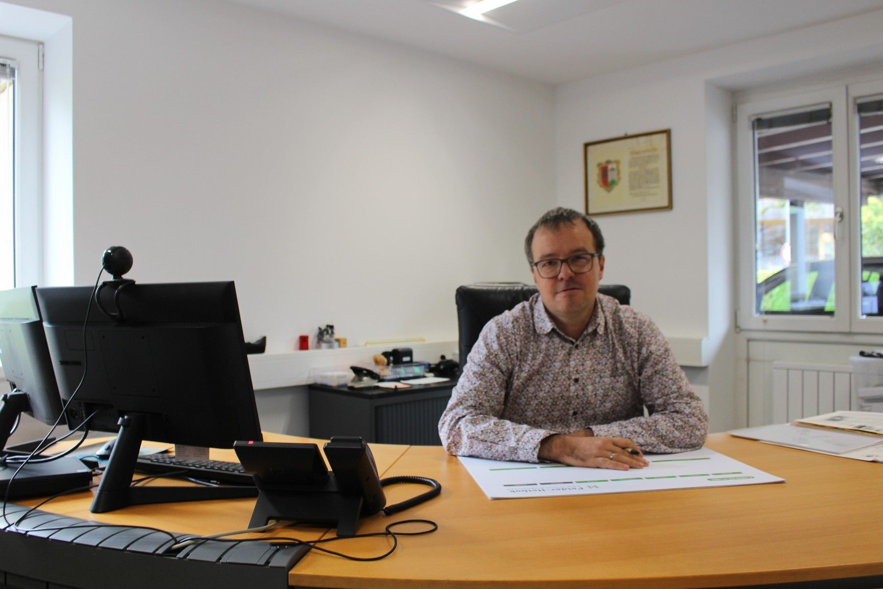 Entspannt kommentiert Bürgermeister Tobias Bischofberger die Pause auf der Baustelle: 