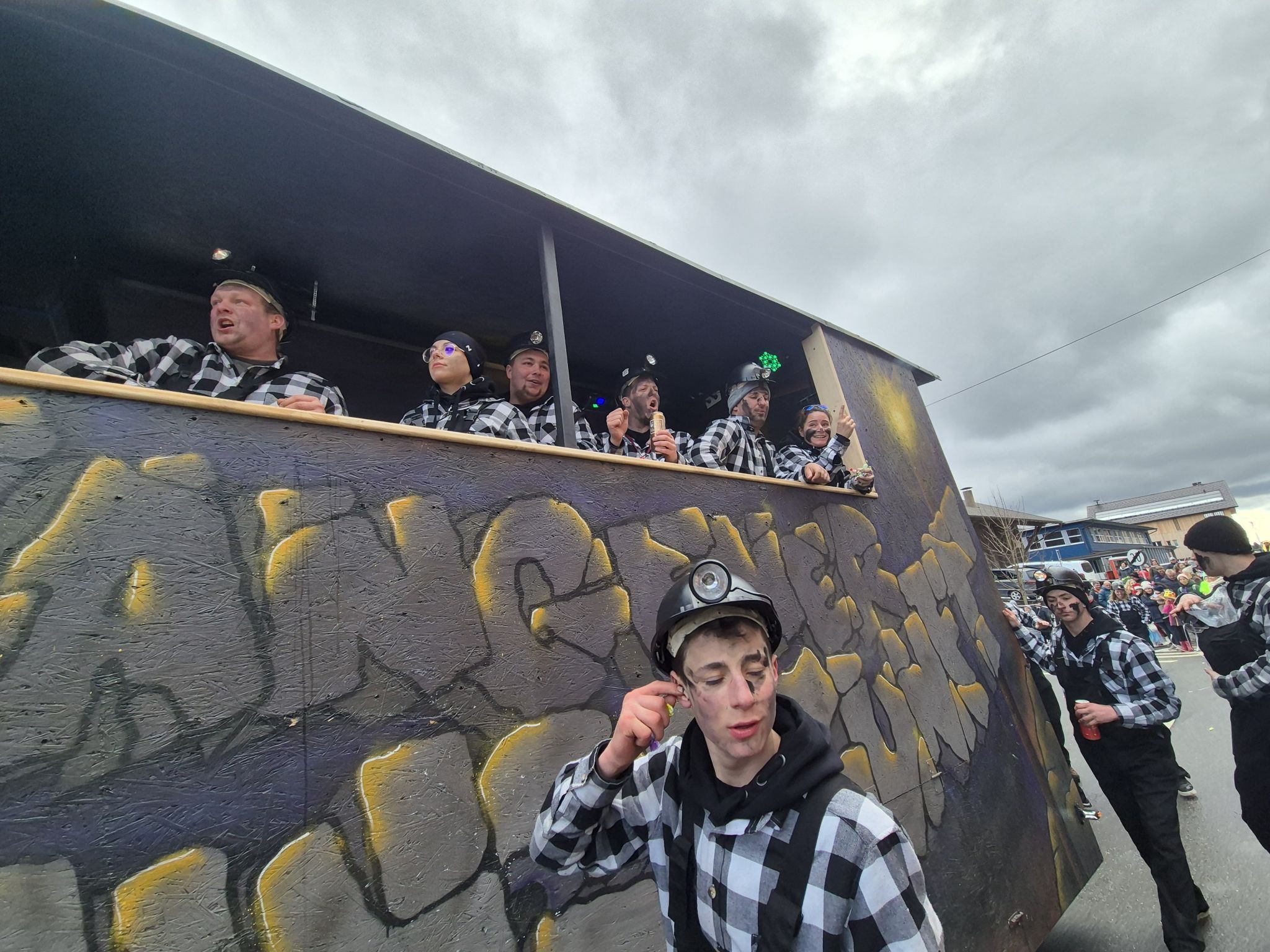 Faschingsdienstag 17. Februar 2026 zog der erste Faschingsumzug in Langen bei Bregenz durch das Dorf (Bildergalerie)