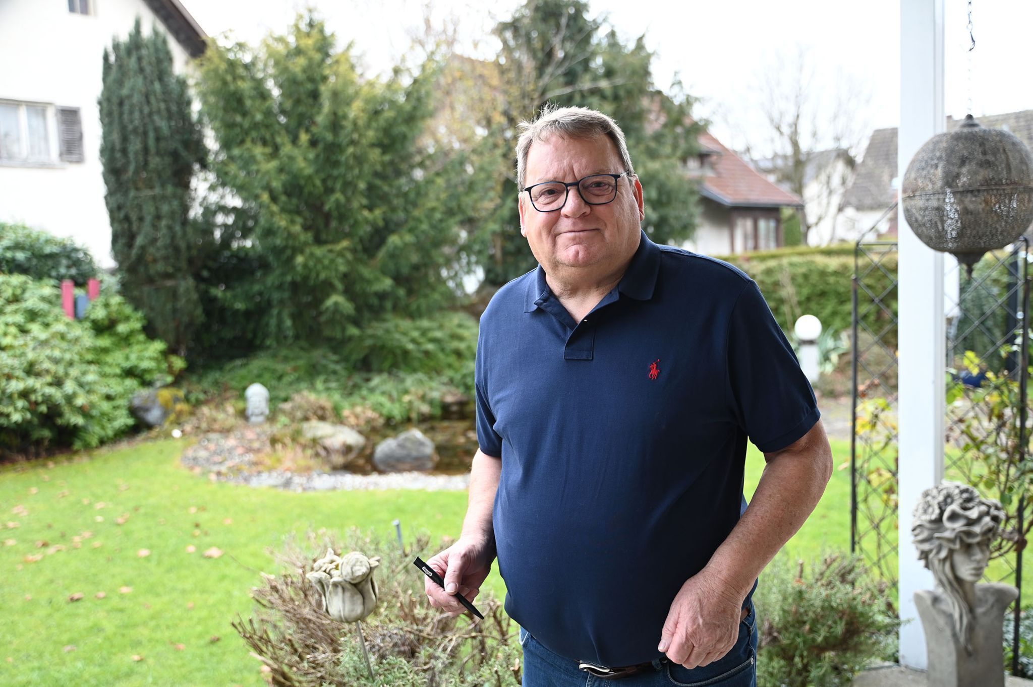 Paul Schwerzler vor seinem geliebten Garten.