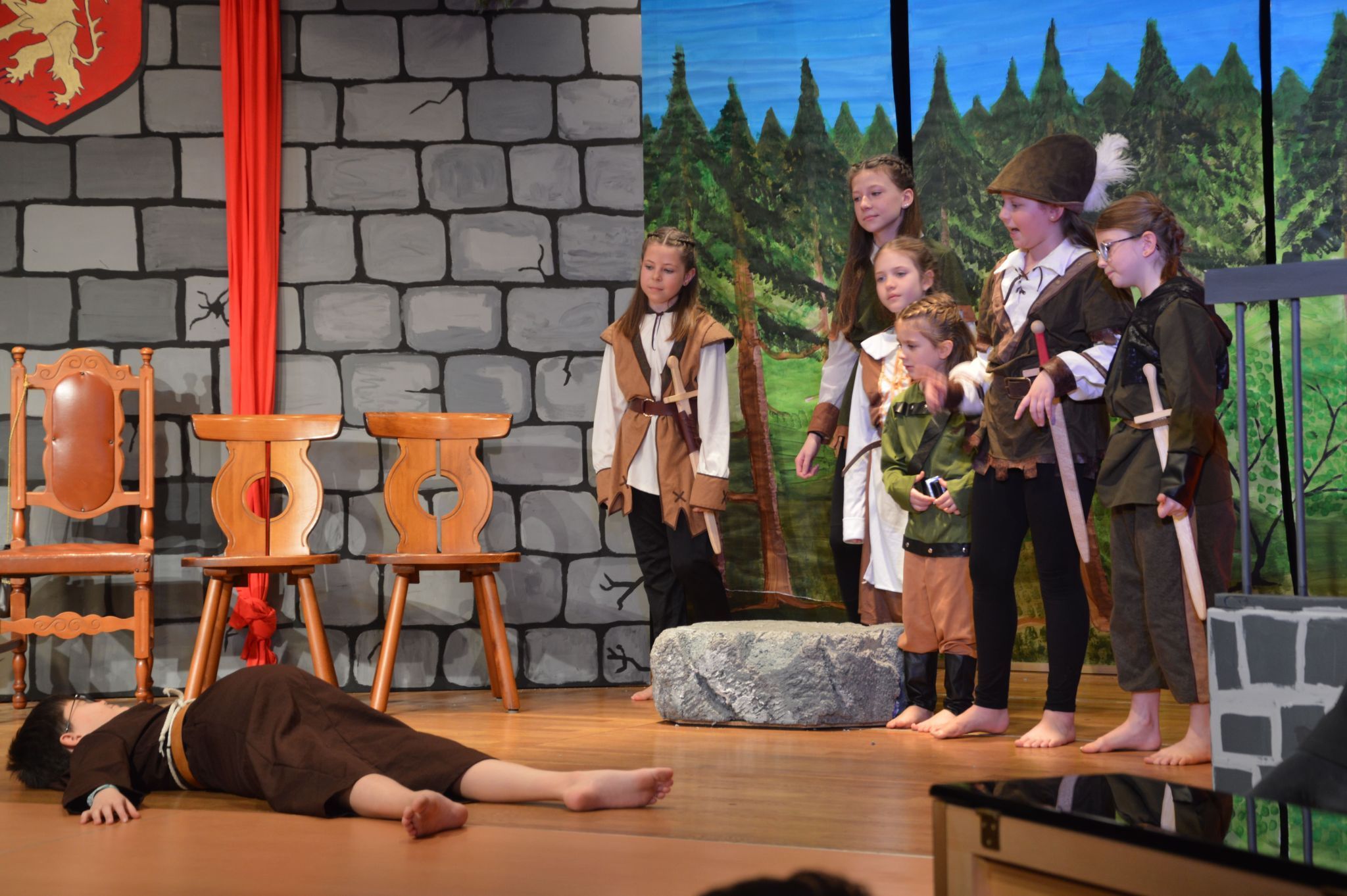 Robin Hood und seine Freunde treffen auf Bruder Tuck