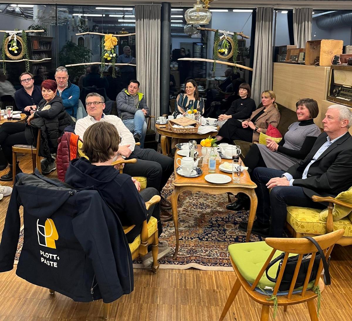 Unter dem Leitgedanken „Erfolgreich Vernetzen – Gemeinsam Gestalten“ trafen sich zahlreiche Mitglieder der Unternehmerbörse Leiblachtal im „Brockenhaus Leiblachtal“.