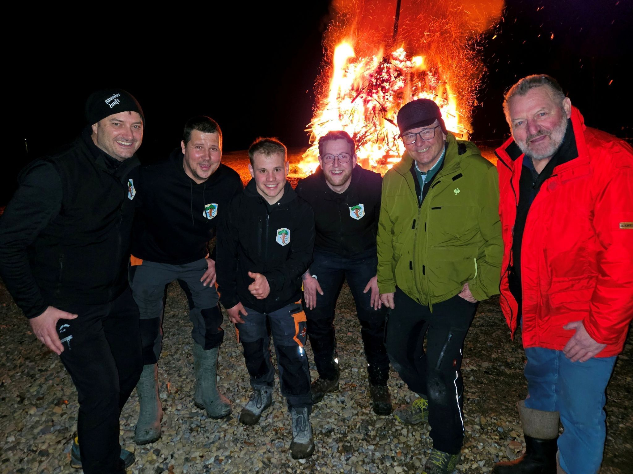 Sie sorgten beim Bäumler Funken am See für ein stimmungsvolles Funkenerlebnis: Stefan Pienz, Peter Lerchenmüller, die Funkenmeister Dominik Bereuter und Manuel Holzer sowie Dietmar Heiß und Gerhard Baldauf.