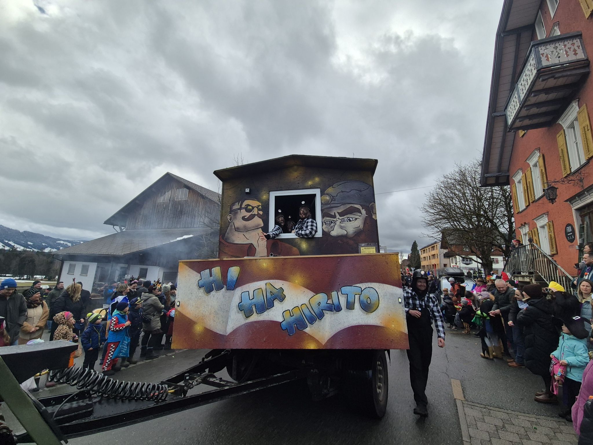 Faschingsdienstag 17. Februar 2026 zog der erste Faschingsumzug in Langen bei Bregenz durch das Dorf (Bildergalerie)