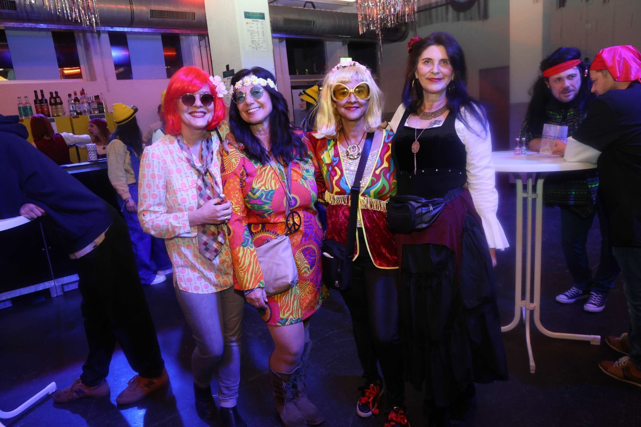 Viel Kostüm-Phantasie und Stimmung prägten den ersten Teil des 