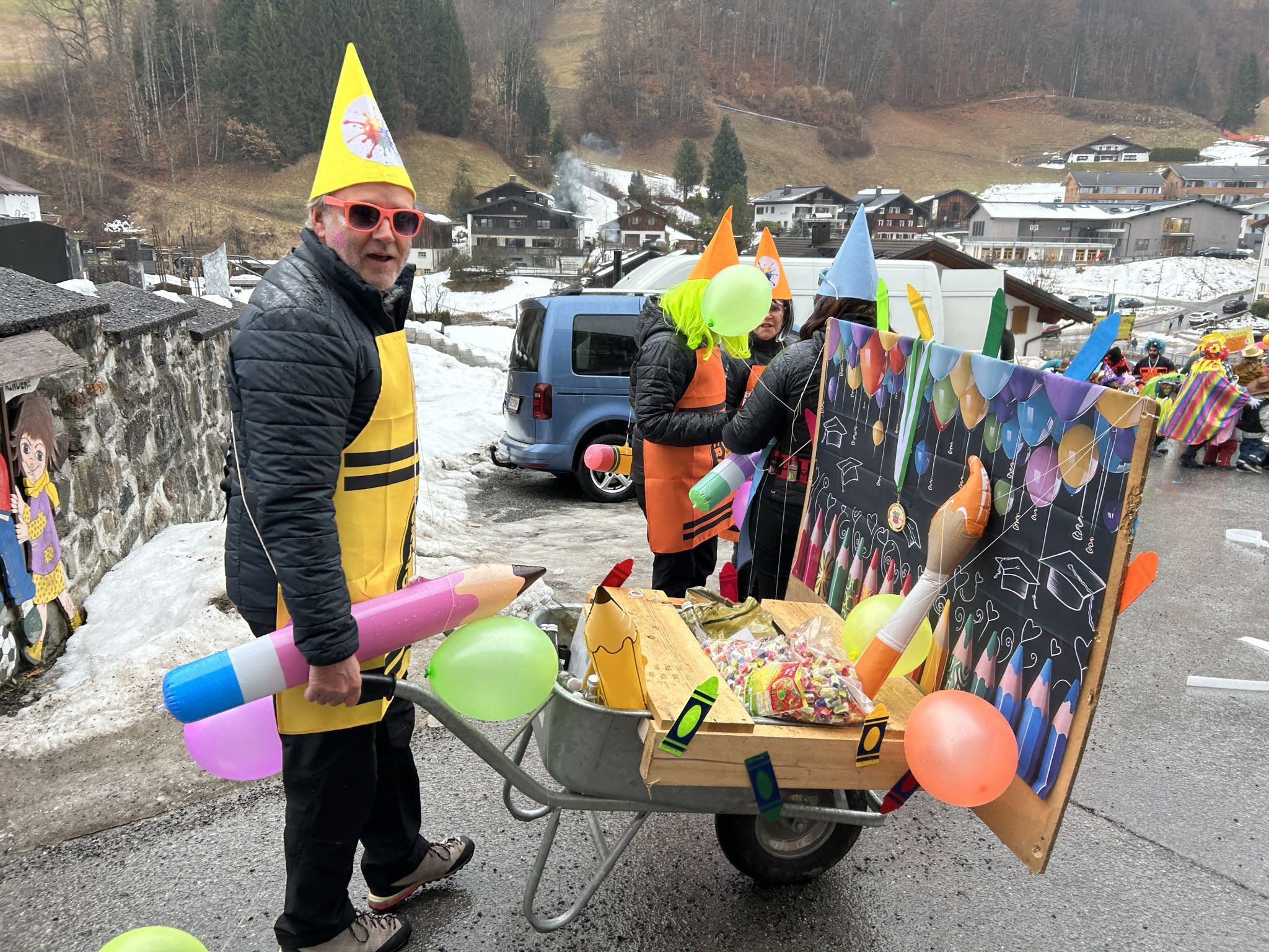 Bürgermeister Thomas Zudrell als Buntstift.