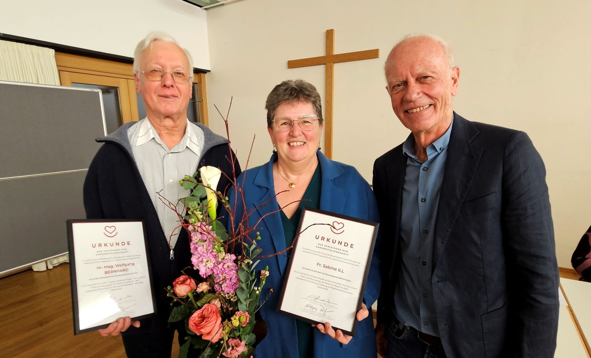 Obmann Claus Hörburger bedankte sich bei den neuen Ehrenmitgliedern Wolfgang Bernhard und Sabine Ill für ein jahrzehntelanges Engagement im Krankenpflegeverein Lochau.