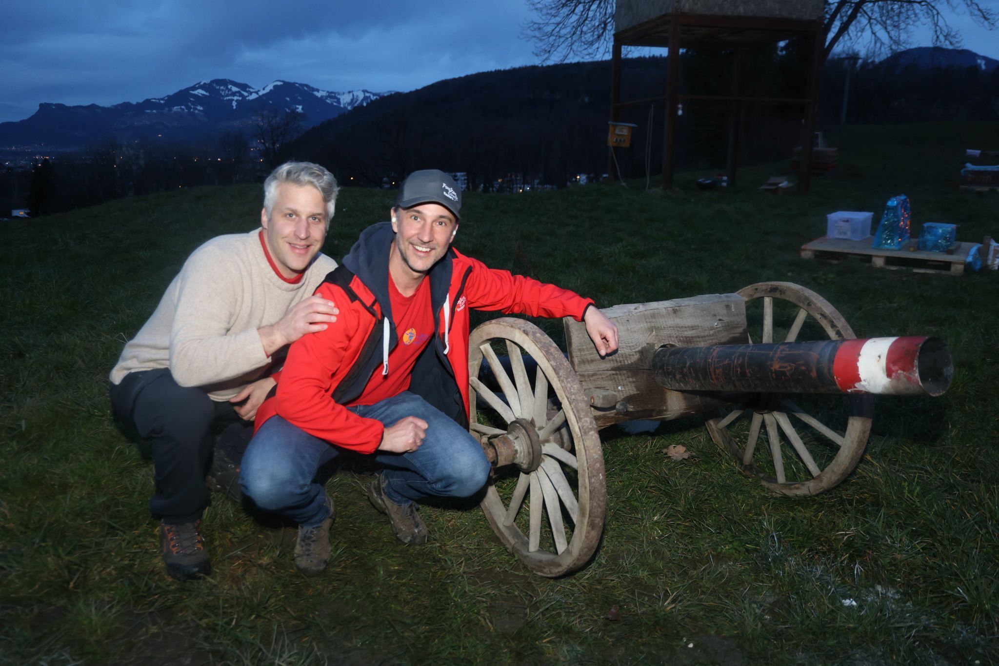 Daniel und Andreas mit der Karbidkanone.