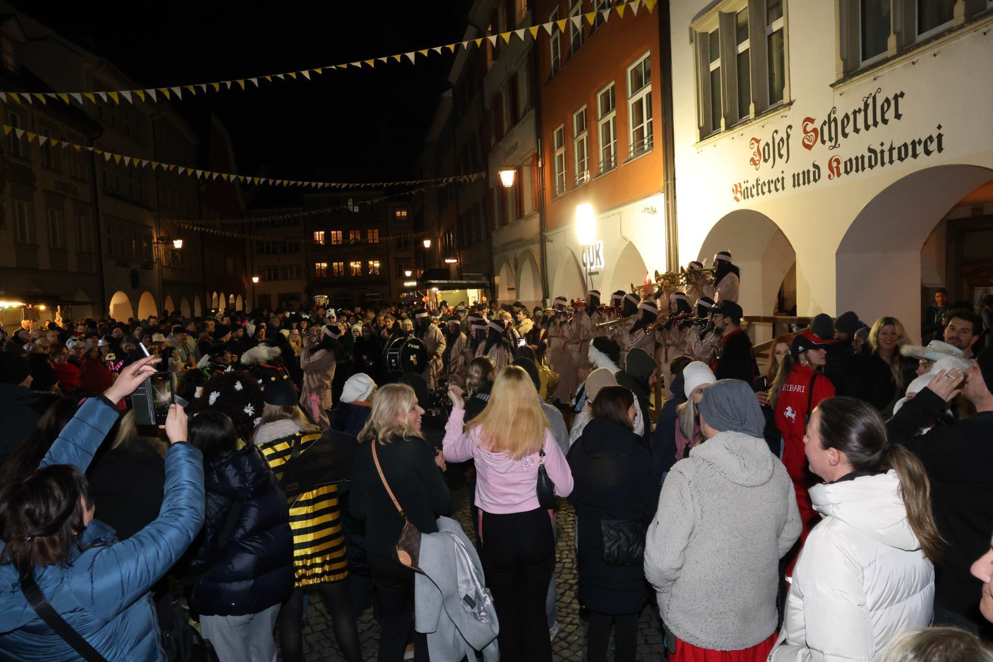 Narrenmesse im Feldkircher Dom und Gugga-Spektakel in Feldkirchs Innenstadt (Bildergalerie)