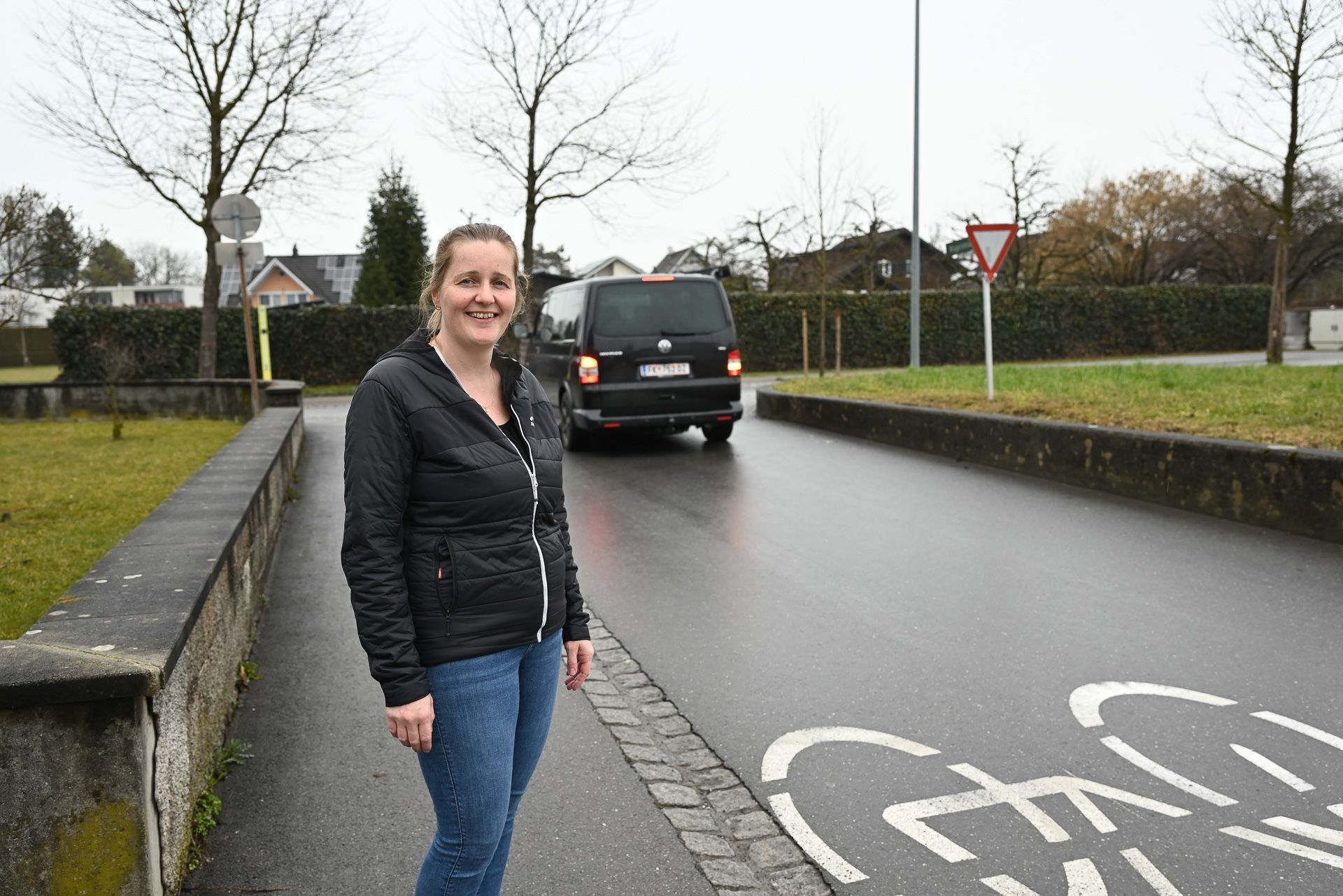 Monika Fitz berichtet von keiner Veränderung an der Hofsteigstraße. Dort fahre man noch immer zu schnell und weiche auf die Gehsteige aus.