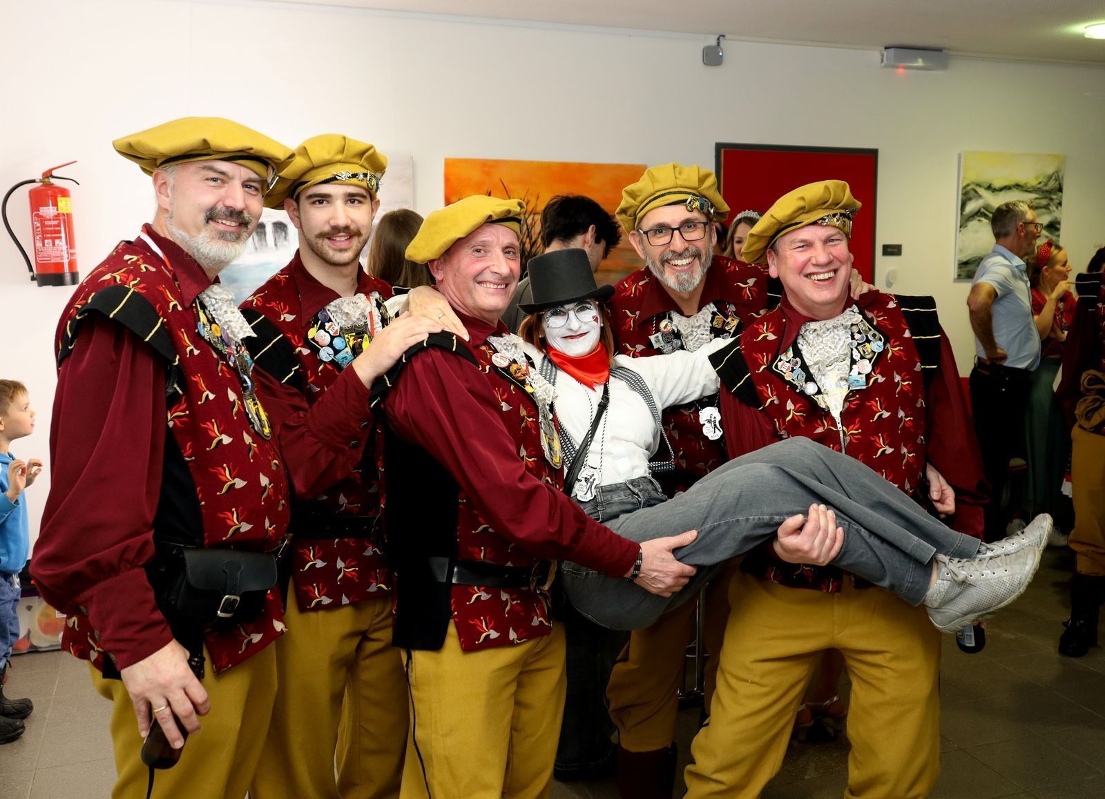 Karin Fetz mit den Hörbranzer Raubrittern