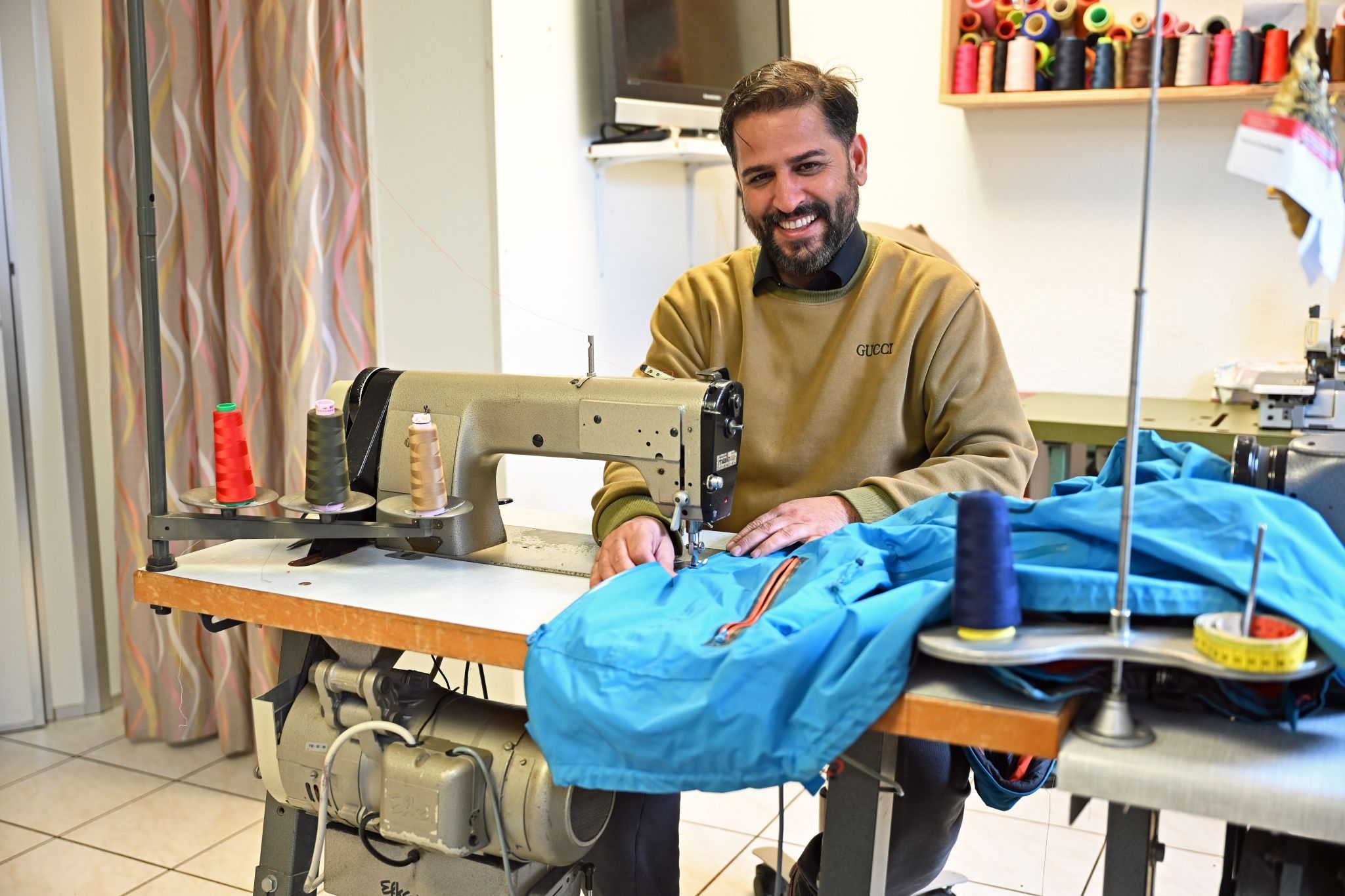 In Afghanistan hat Zia Malikzai als Maßschneider gearbeitet.