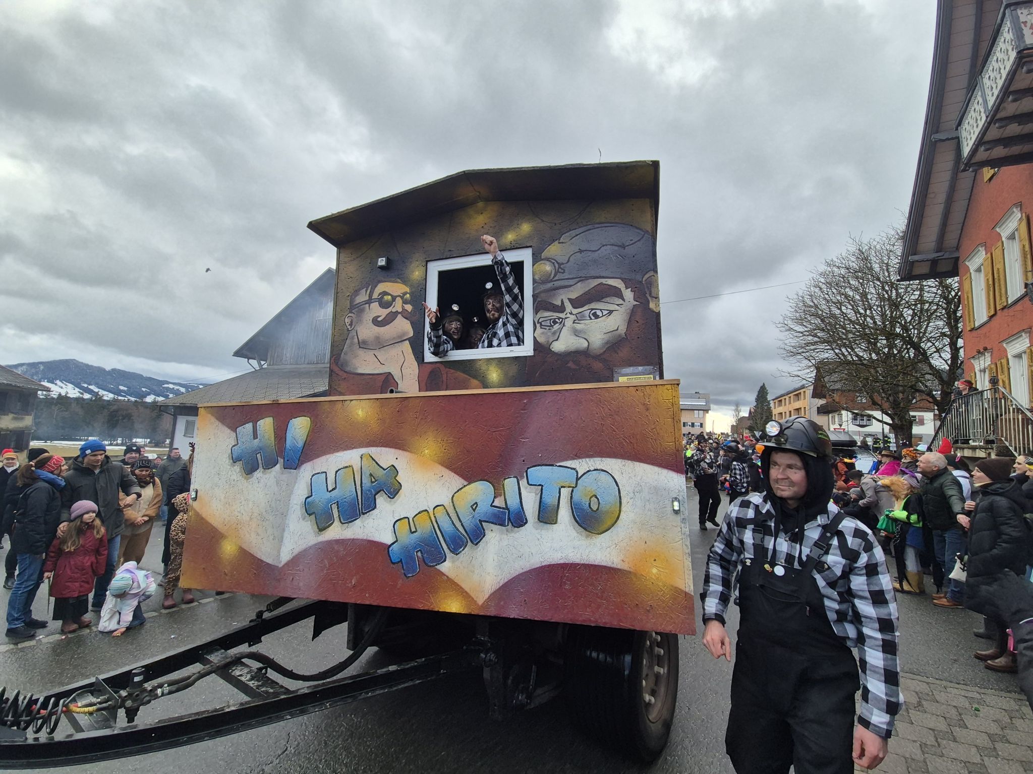 Faschingsdienstag 17. Februar 2026 zog der erste Faschingsumzug in Langen bei Bregenz durch das Dorf (Bildergalerie)