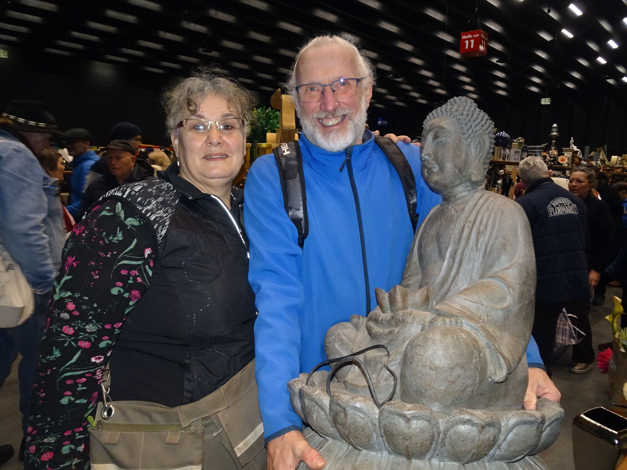 Stefan und Renate dürfen sich seit diesem Wochenende stolze Besitzer eines neuen Buddha-Brunnens nennen. 