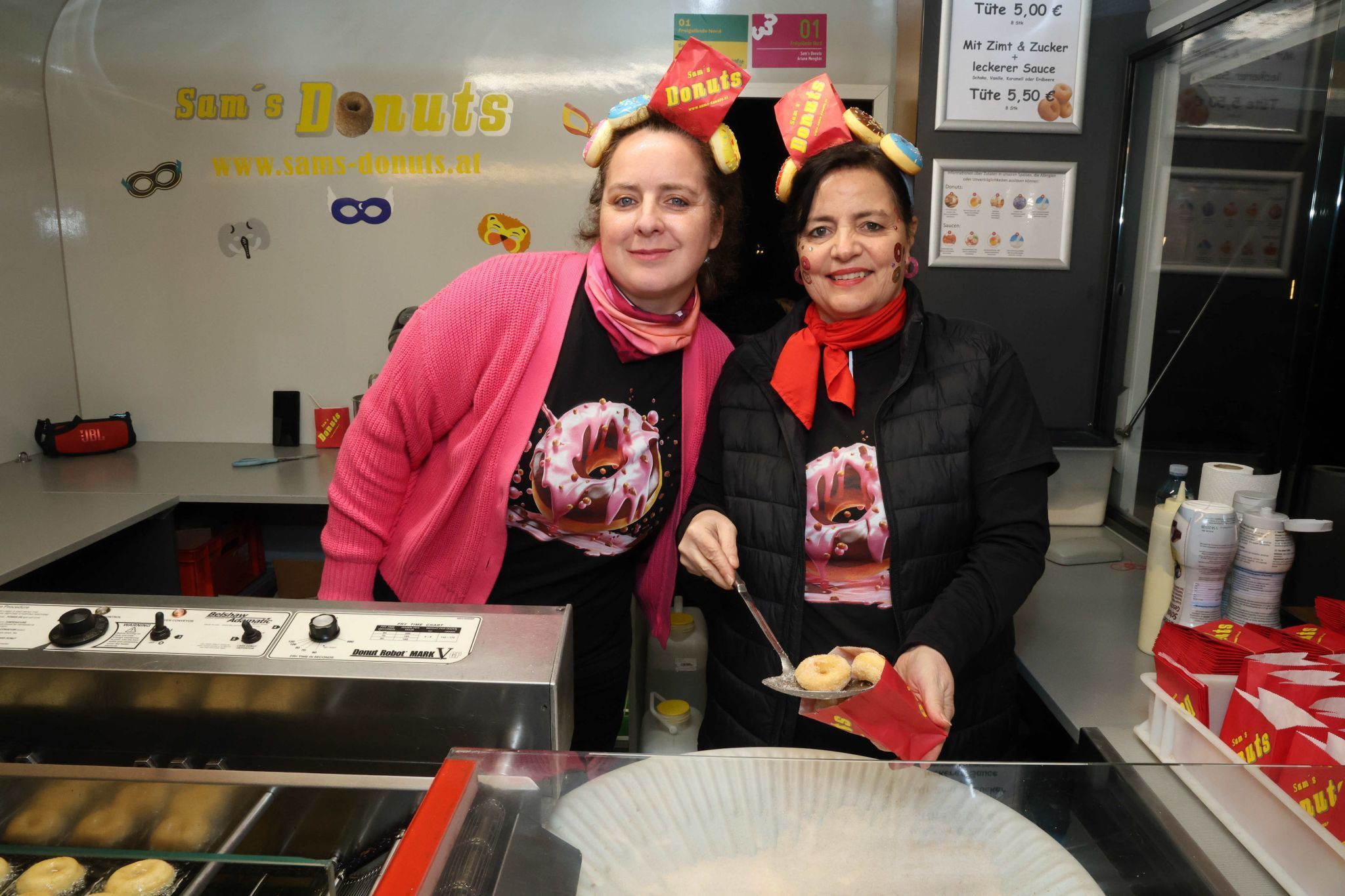 Donuts gab es bei Ariane und Renate.