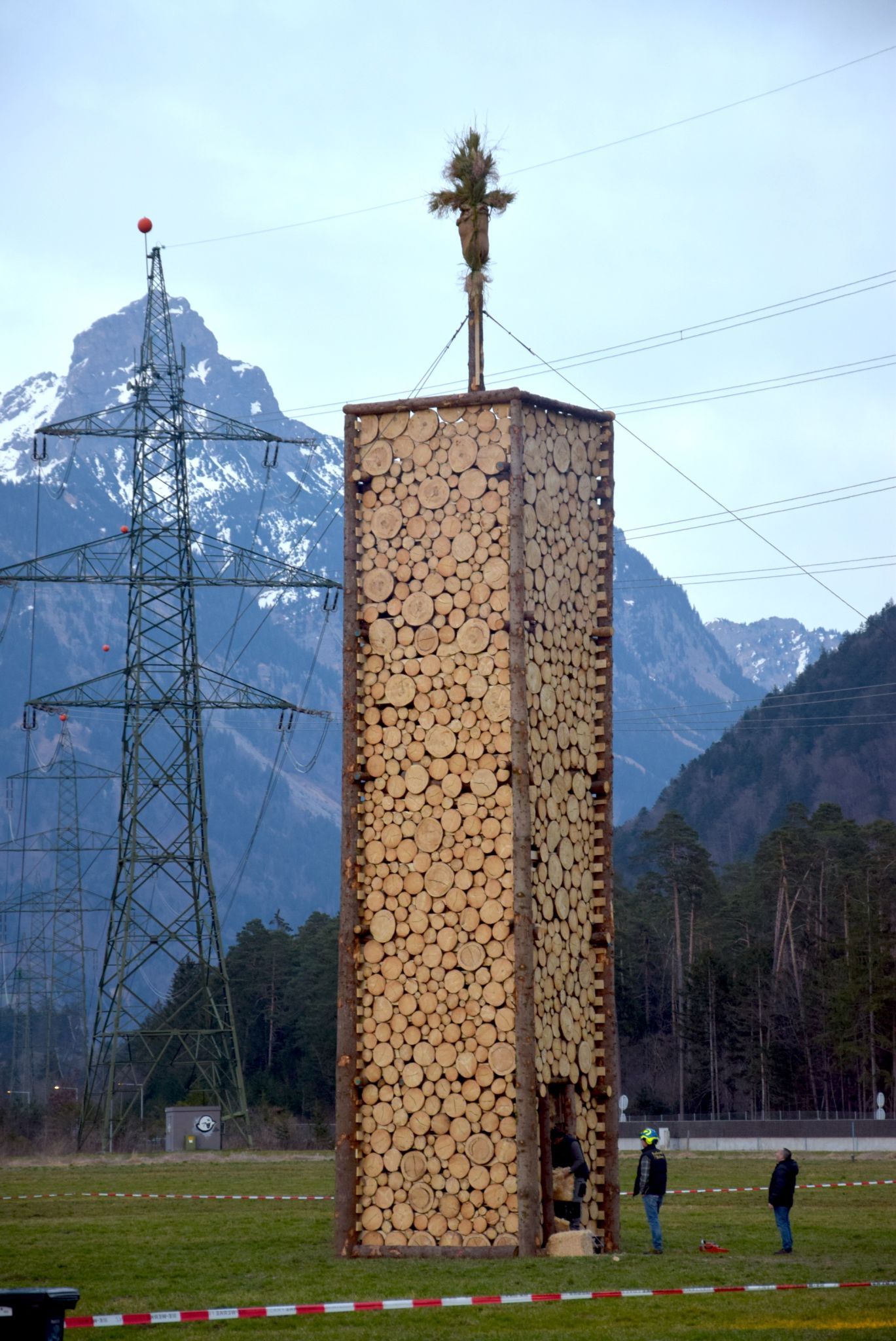 Gefüllt ist der Funken der Funkenzunft Bludenz im Brunnenfeld mit 700 bis 800 Paletten.
