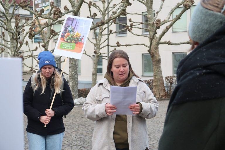 Amazonebar01 RedeVonAlexandra.JPG