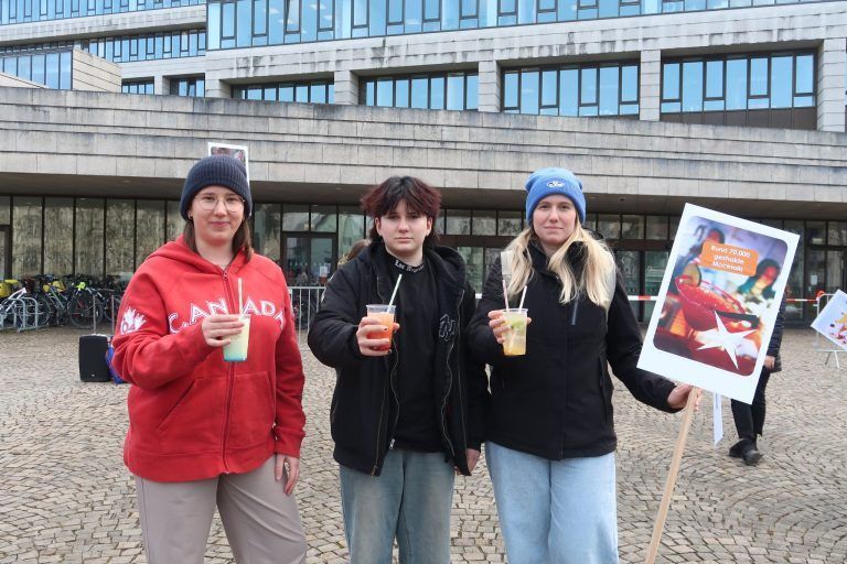 Amazonebar03 Esa_Milan_Natalie.JPG