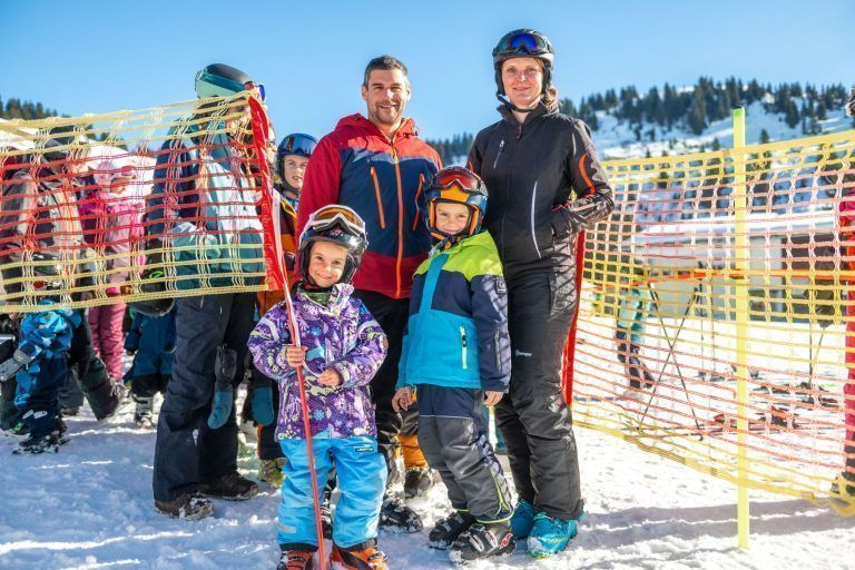 "Ich werde einmal Bergretterin", sagt die kleine Johanna und wartet auf ihre Fahrt mit dem Pistenbully