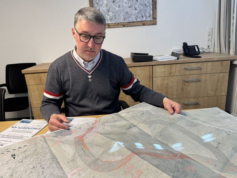 Wie viel Piste verträgt der Arlberg? Eine Debatte zwischen Schneehuhn und Schneekanone