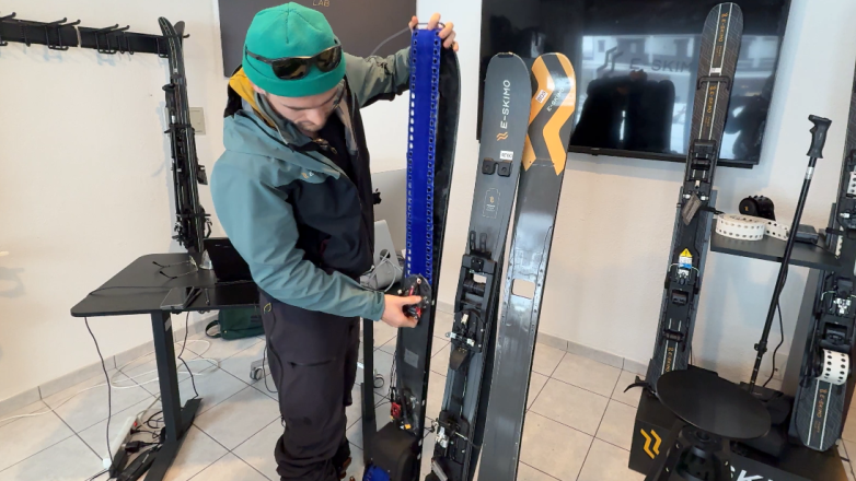 Mit Motor durch den Schnee: E-Skimo bringt E-Tourenski auf den Markt
