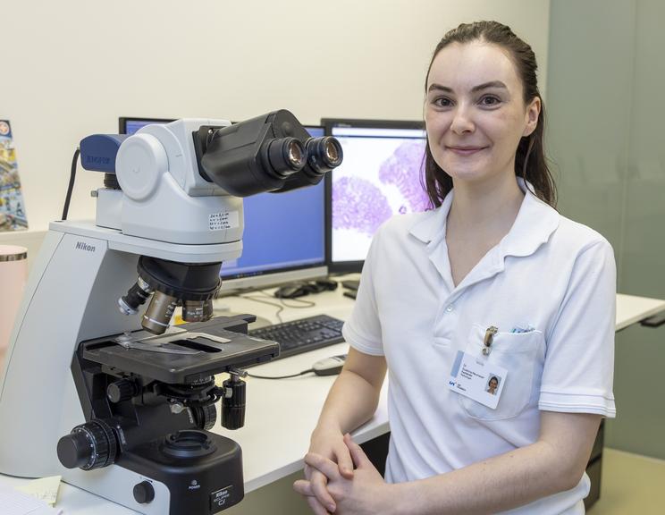 „Die beste Entscheidung meines Lebens“ – Warum Susanna Neumayer Pathologin wurde