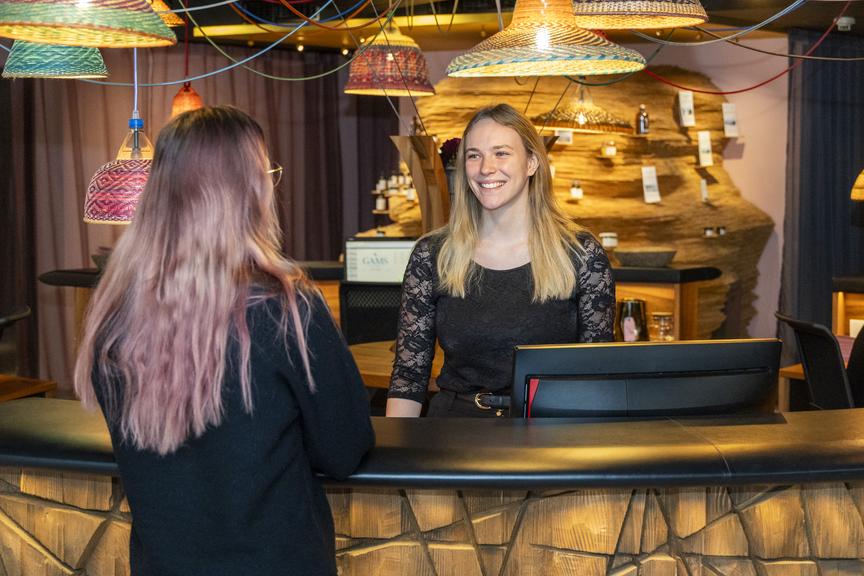 Gold-Gefühl an der Rezeption: Elena Mathis' Weg zum EuroSkills-Sieg