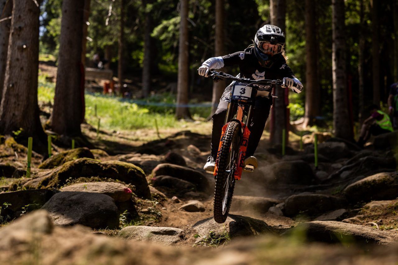 Weltcupsieg mit 17: Zwischen Schulbank und Downhill-Rennstrecke