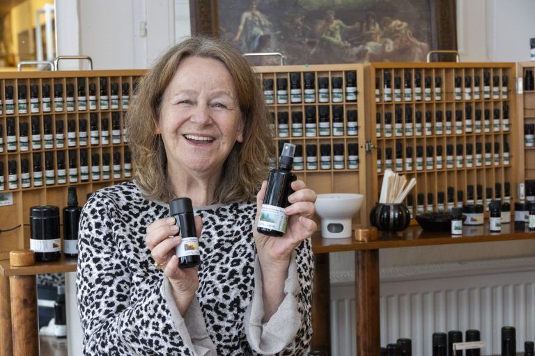 "Ein Kasten voller Öle hat mein Leben verändert" – Vorarlbergs Duftpionierin