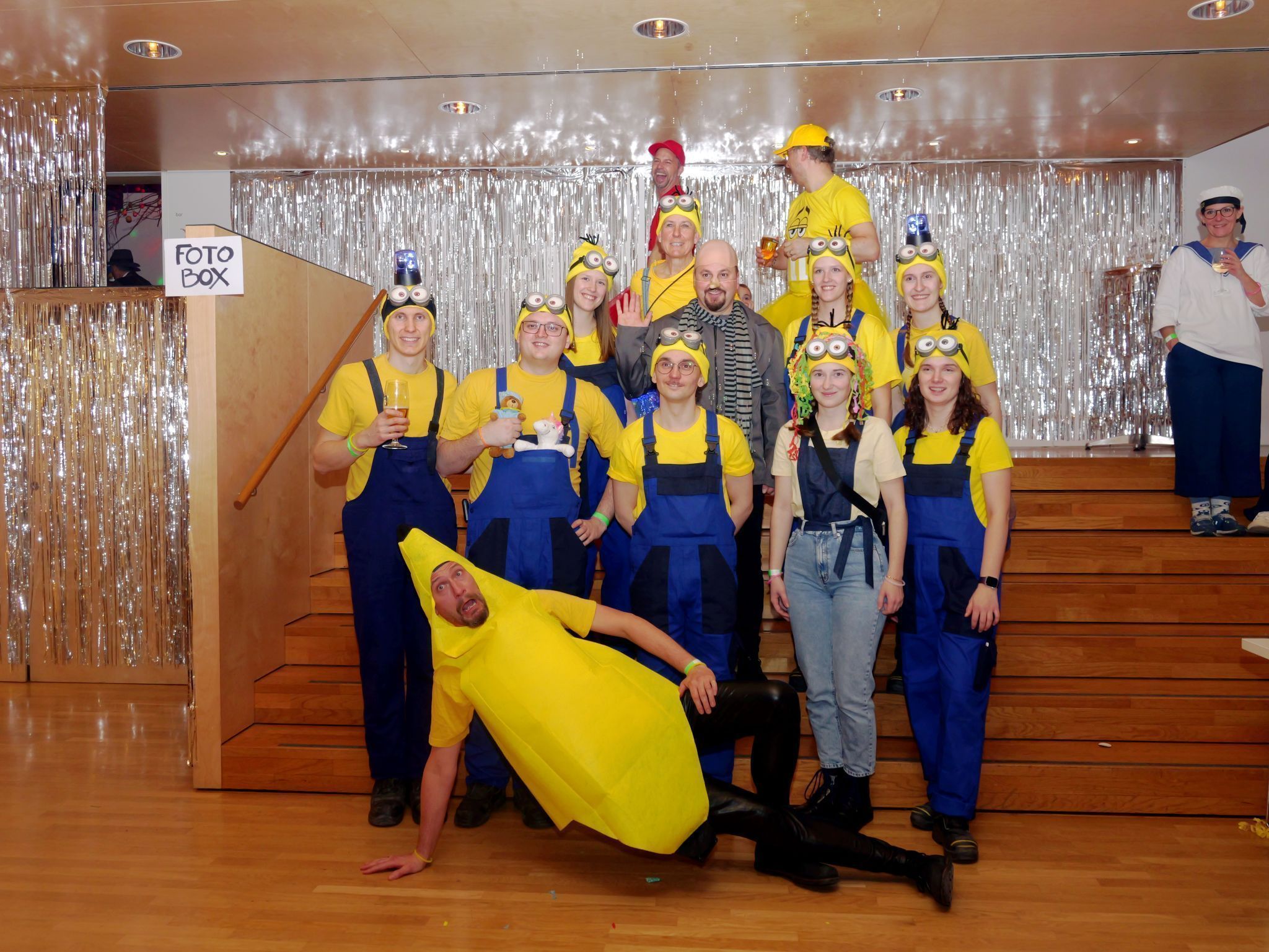 Zahlreiche Minions ließen es auf dem Maskenball krachen.