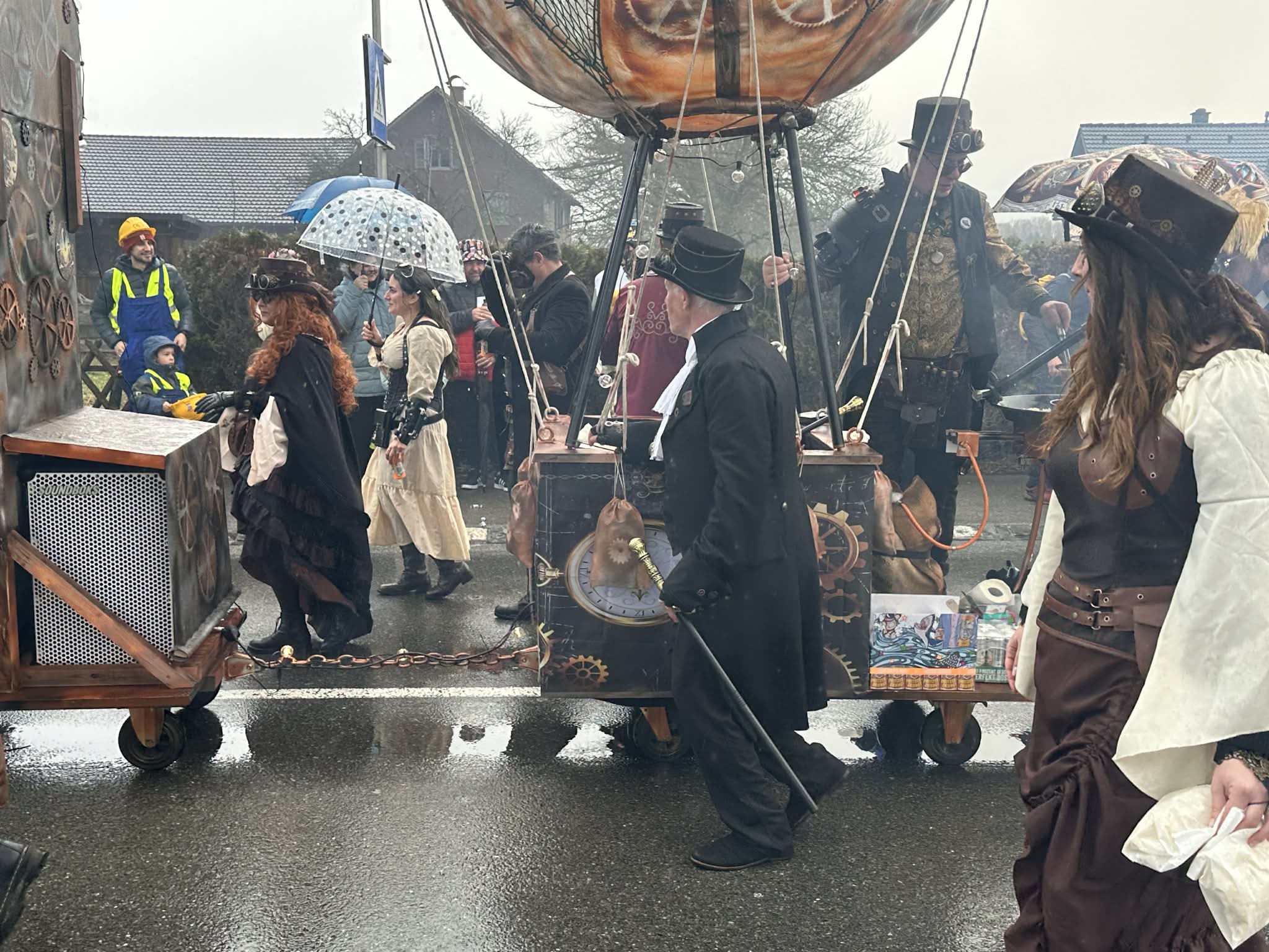 Faschingsspektakel quer durch Meiningen. 