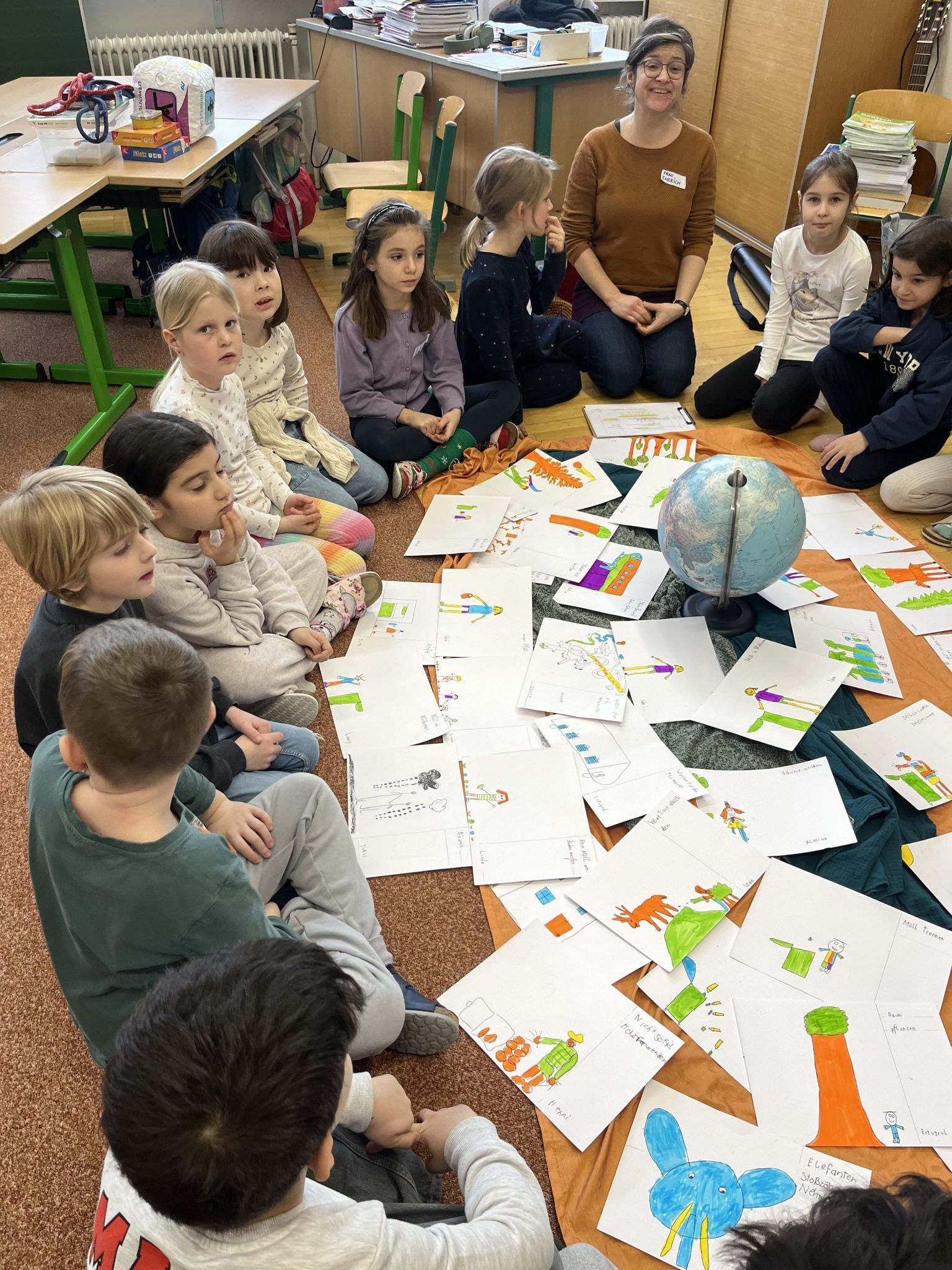 Aus vielen Ideen wird ein gemeinsames Umweltplakat entstehen. 
