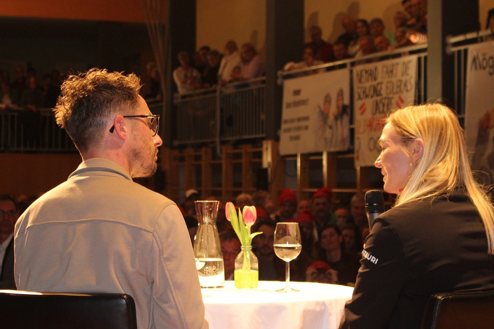 Zum Abschluss einer interessanten Talk-Runde sprach Lukas Greussing den vielen Festgästen aus der Seele: „Wir in Möggers sind einfach unglaublich stolz auf dich!“