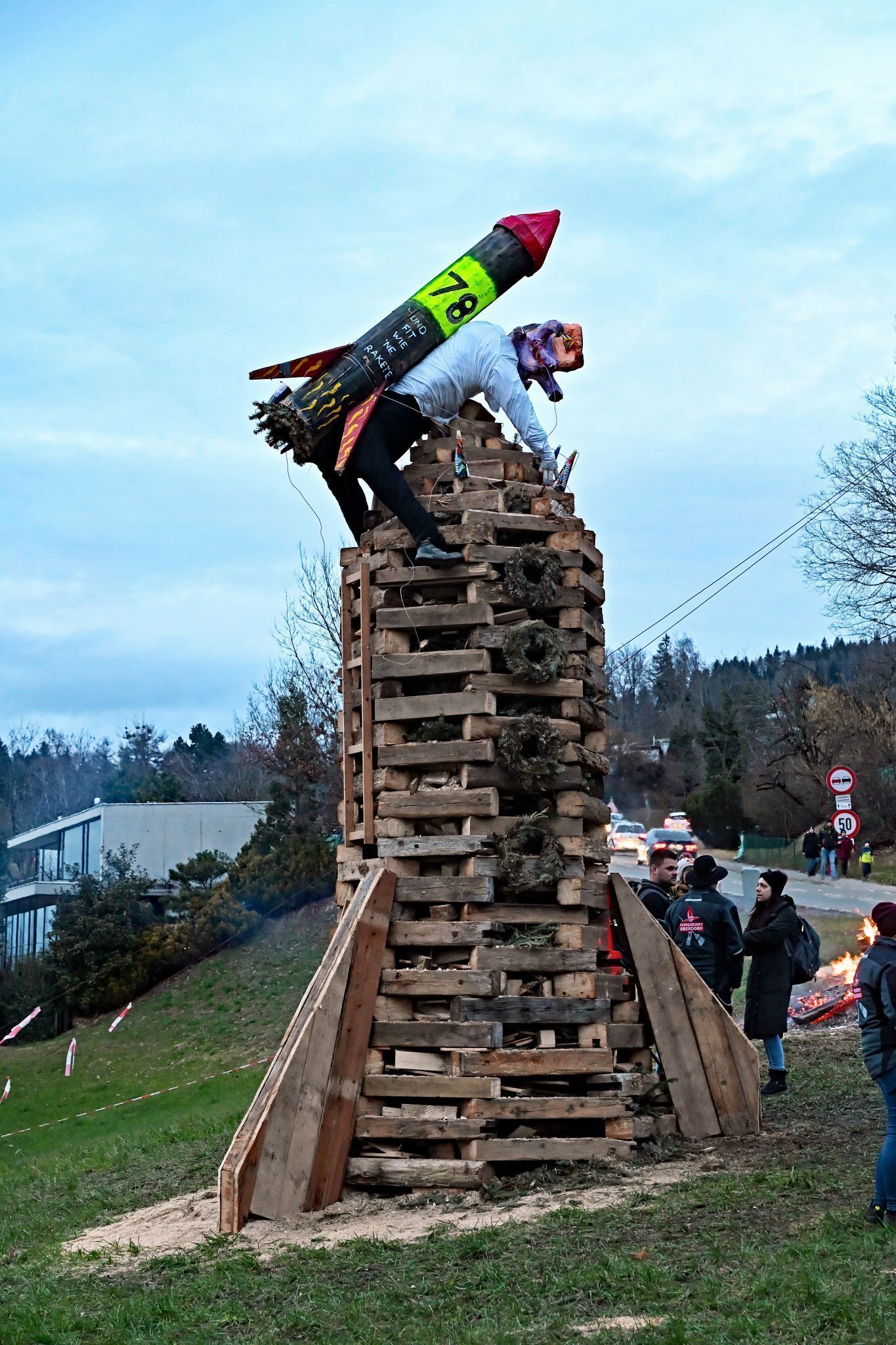 Nicht nur der Aufbau des Kinderfunkens erinnerte an eine Rakete – oben thronte auch eine Art Rocketman.