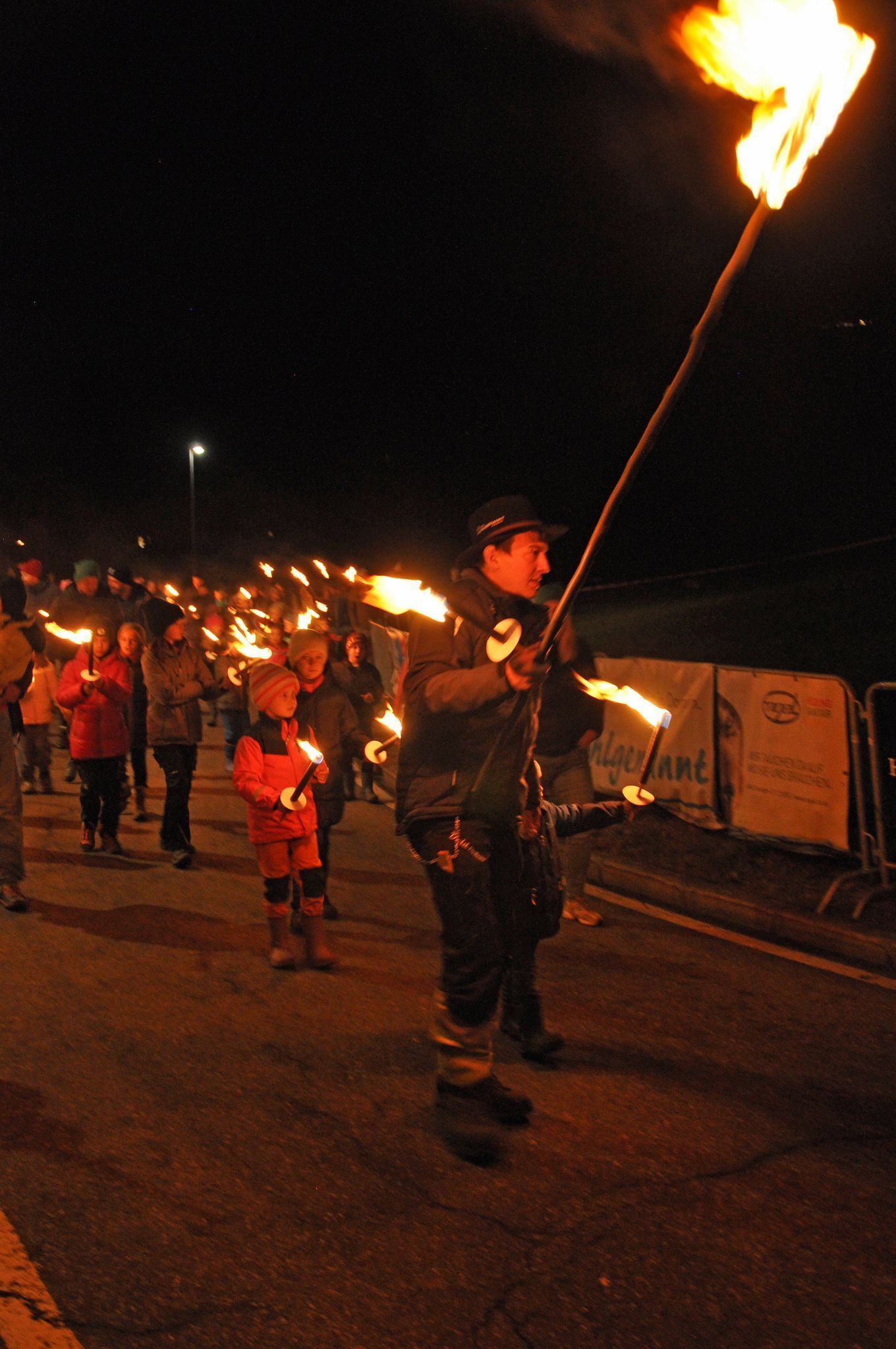 Mit dem Fackelzug wurde der Startschuss gegeben für das Funkenspektakel.