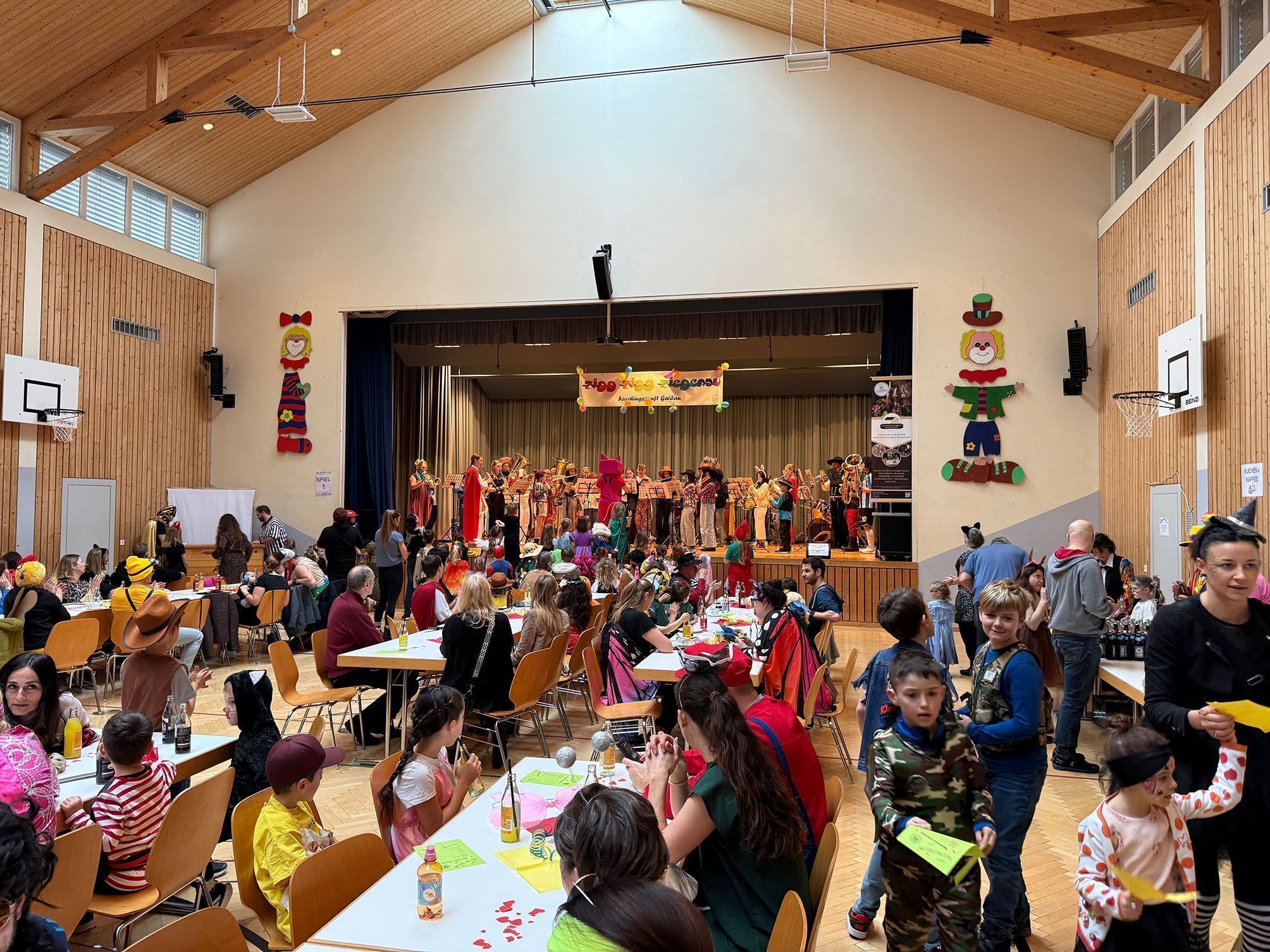 Gaißauer Kinderfasching in der Rheinblickhalle (Bildergalerie)