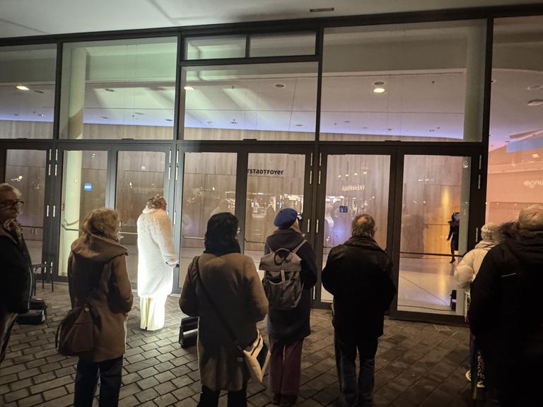 "Ein Schwanengesang" zwischen Glas und Beton