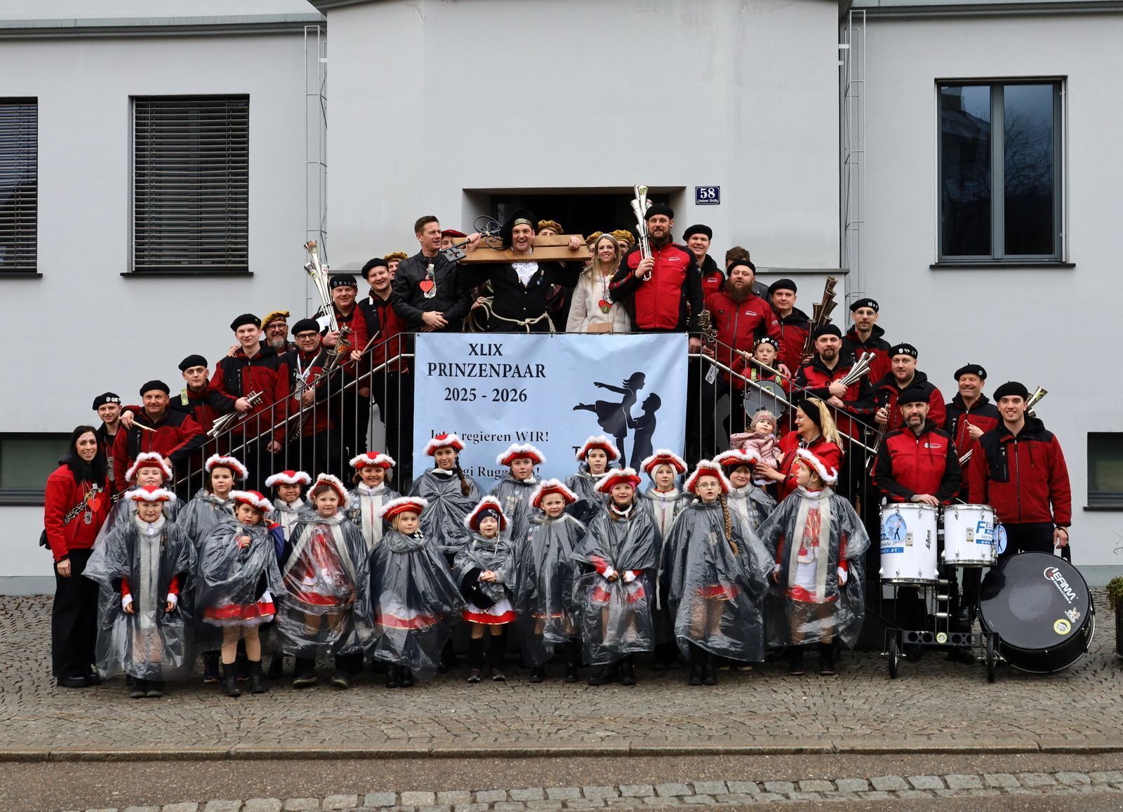 Die große Leiblachtaler Faschingsgilde mit Bürgermeister Andreas Kresser