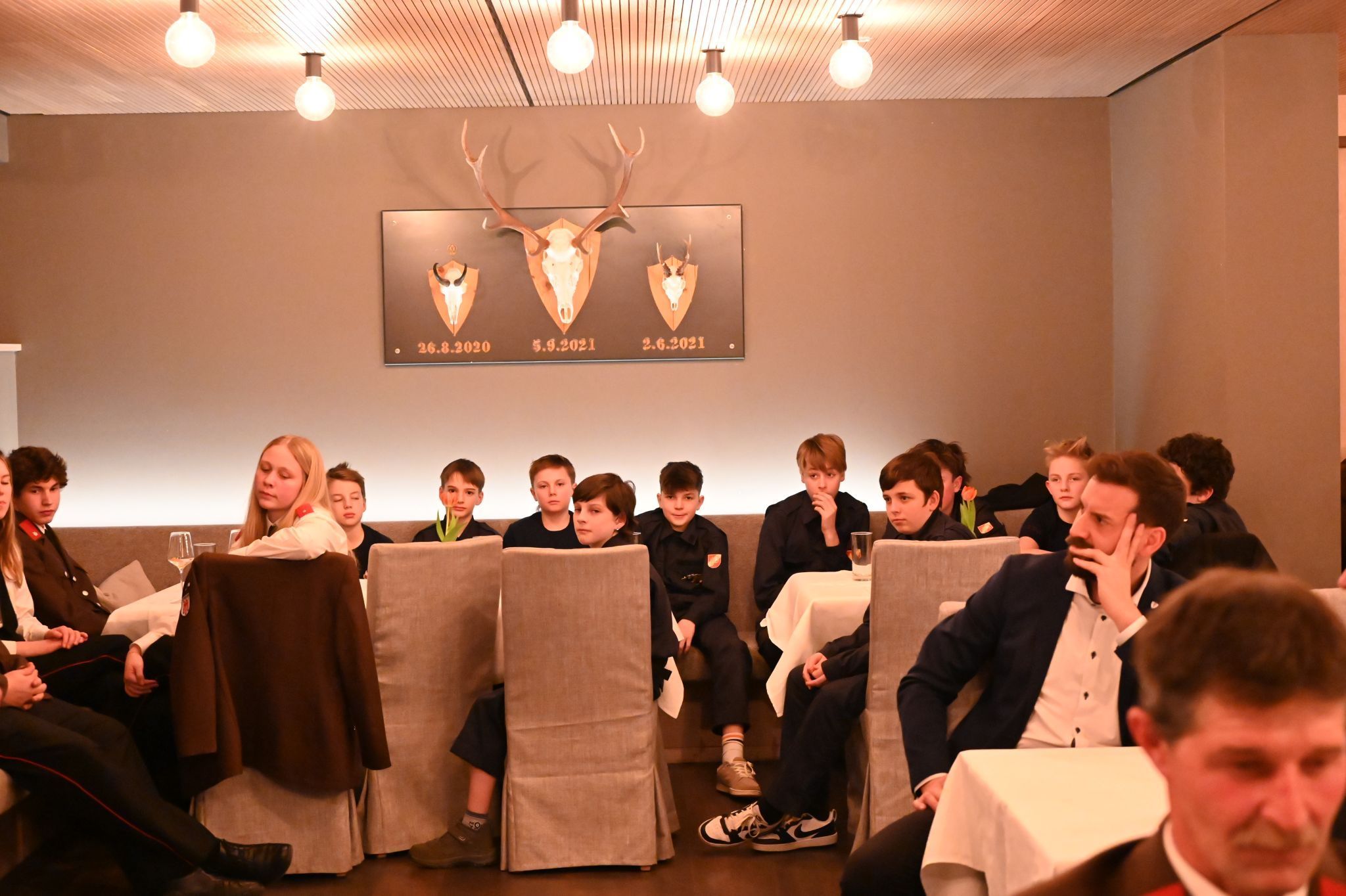 Die Feuerwehrjugendlichen verfolgten aufmerksam die Versammlung.